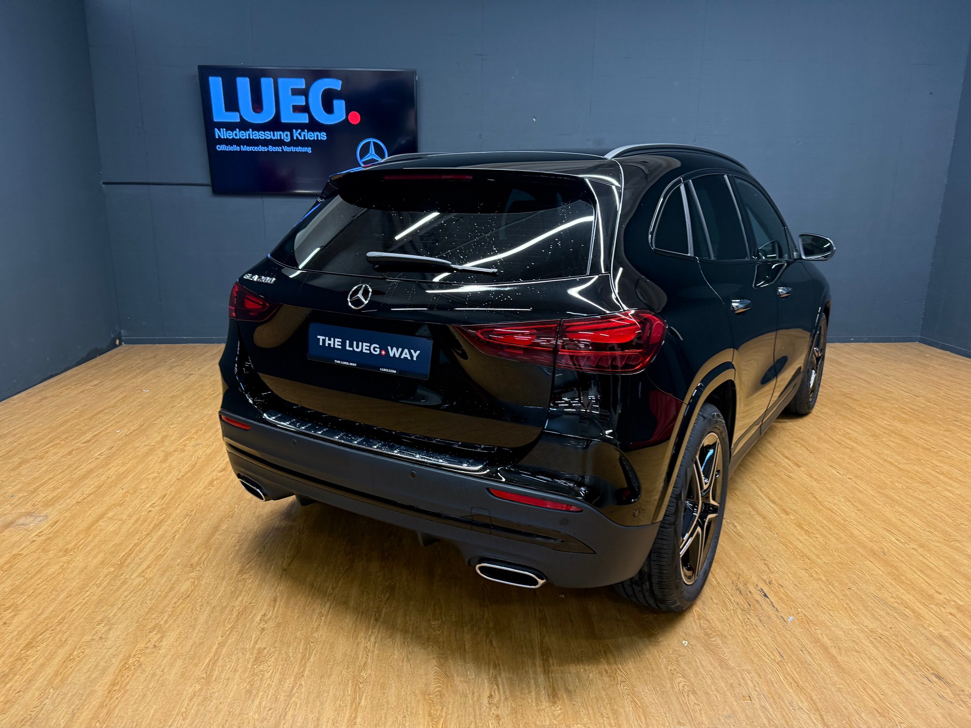 MERCEDES-BENZ GLA 200 - AMG / DISTRONIC / 360 Grad Kamera / AHK / Sitzmemory - 10