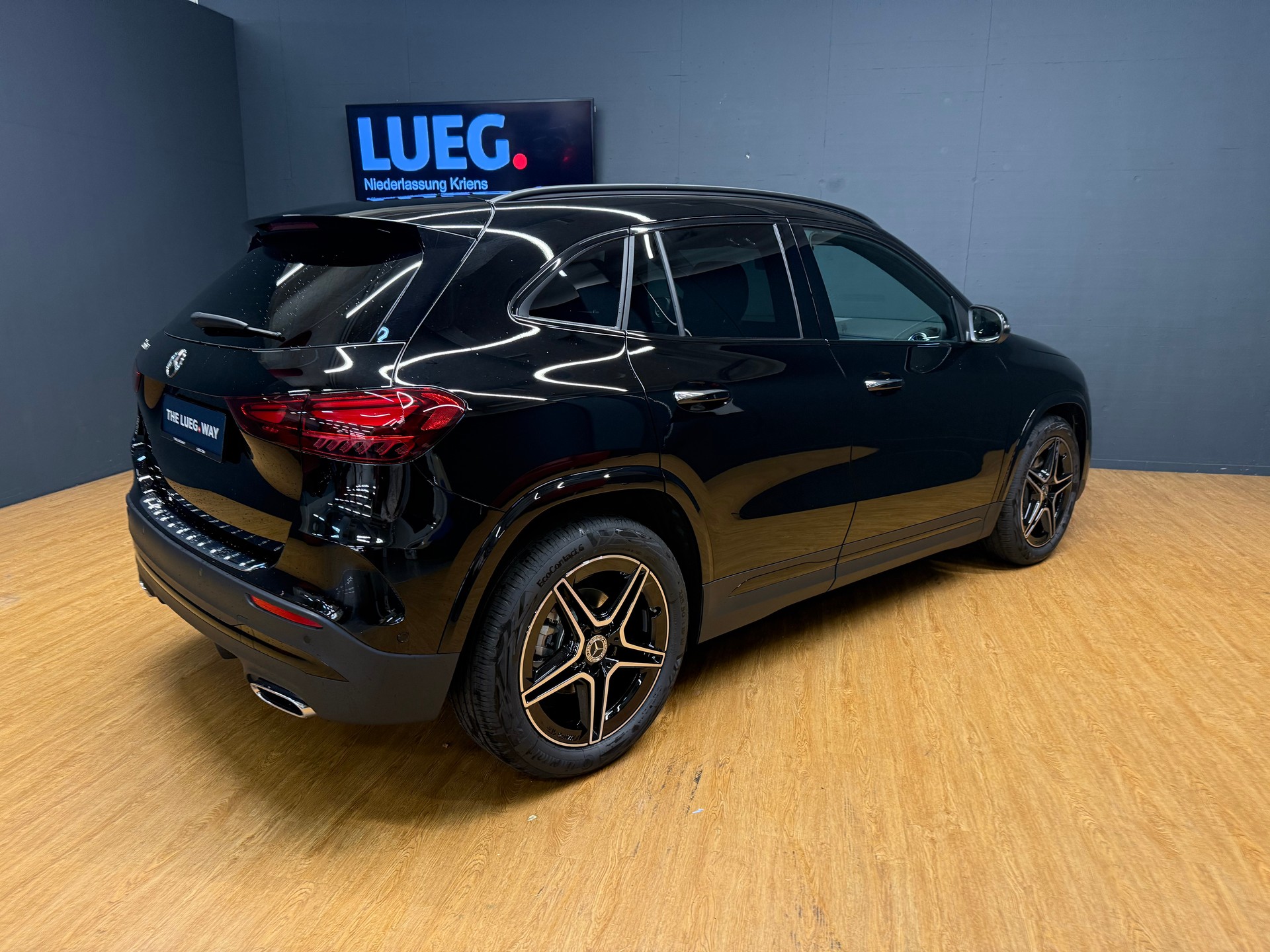 MERCEDES-BENZ GLA 200 - AMG / DISTRONIC / 360 Grad Kamera / AHK / Sitzmemory - 9