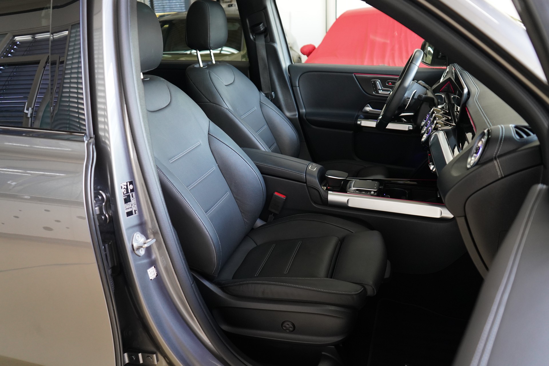 MERCEDES-BENZ GLB 35 AMG 4Matic 8G-Tronic - 32