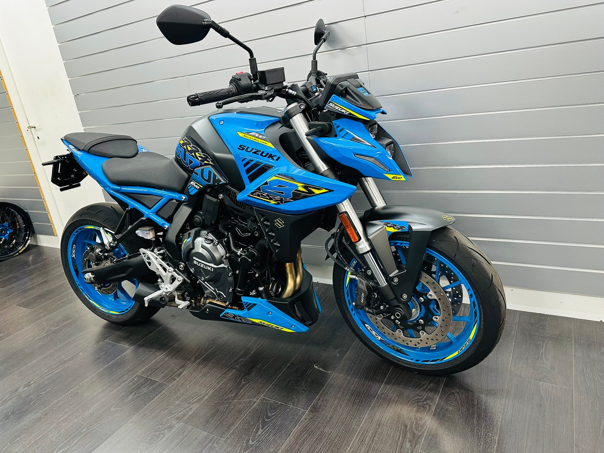 SUZUKI GSX 8 S EVO - 8