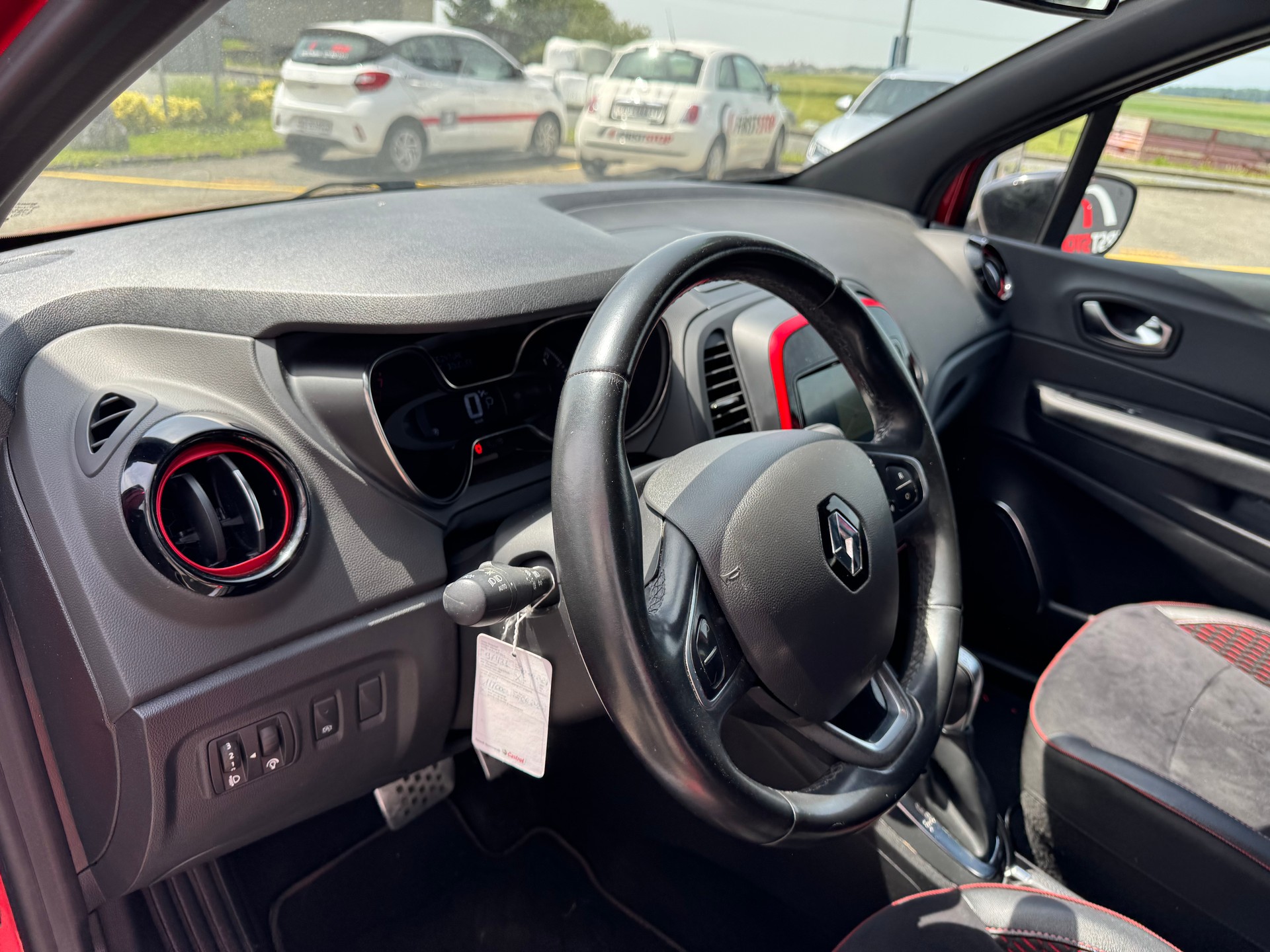 RENAULT Captur 1.3 T 16V Red Edition EDC - 11