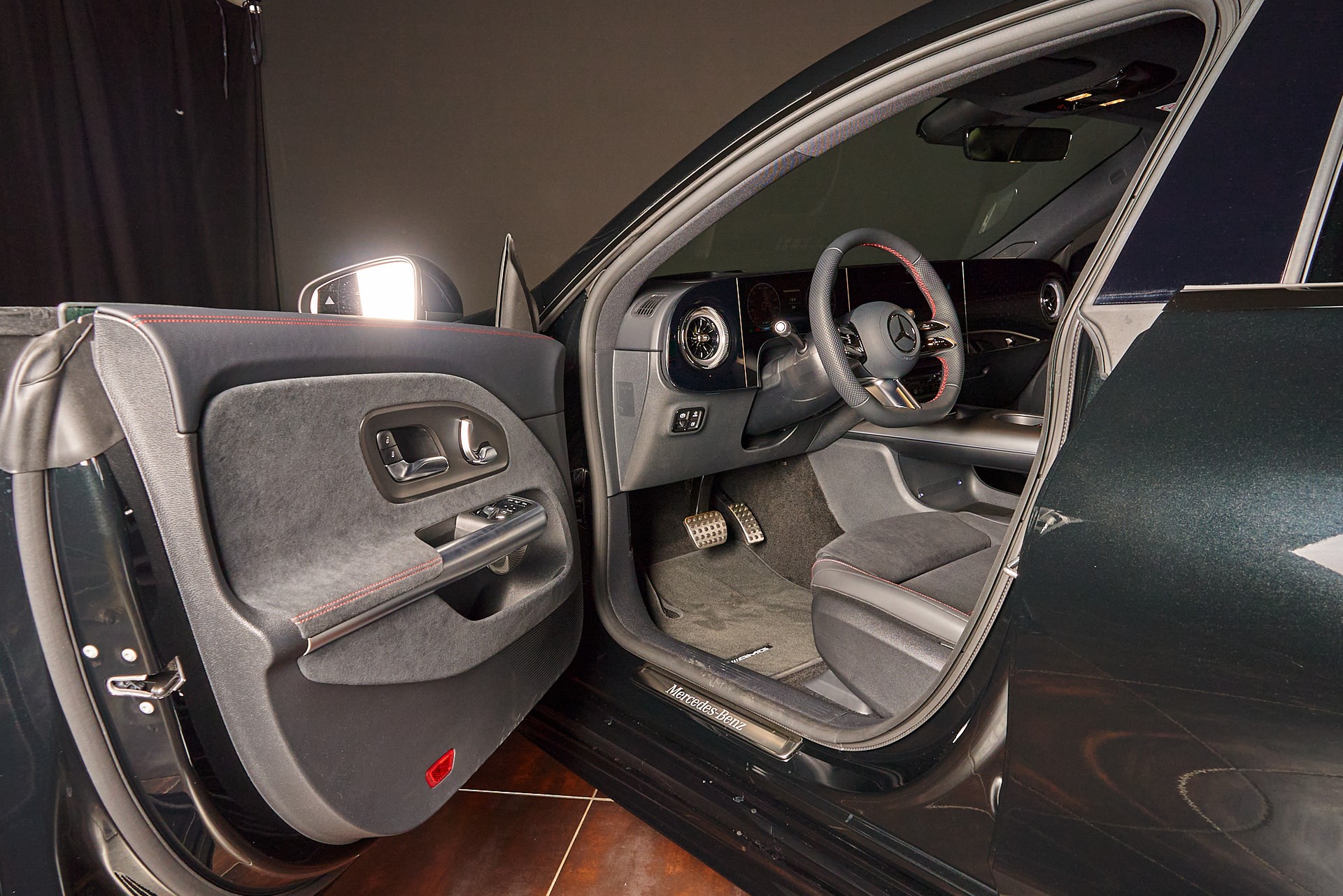 MERCEDES-BENZ CLA 350 EQ Technology 4Matic - 11