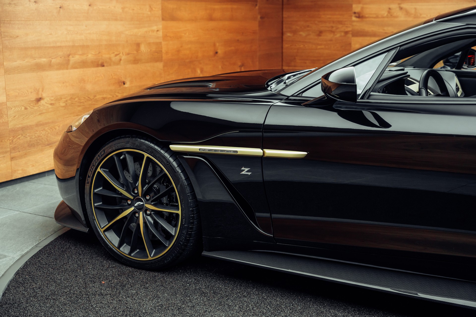 ASTON MARTIN Vanquish Zagato Coupé Villa d'Este 61/99 - 29