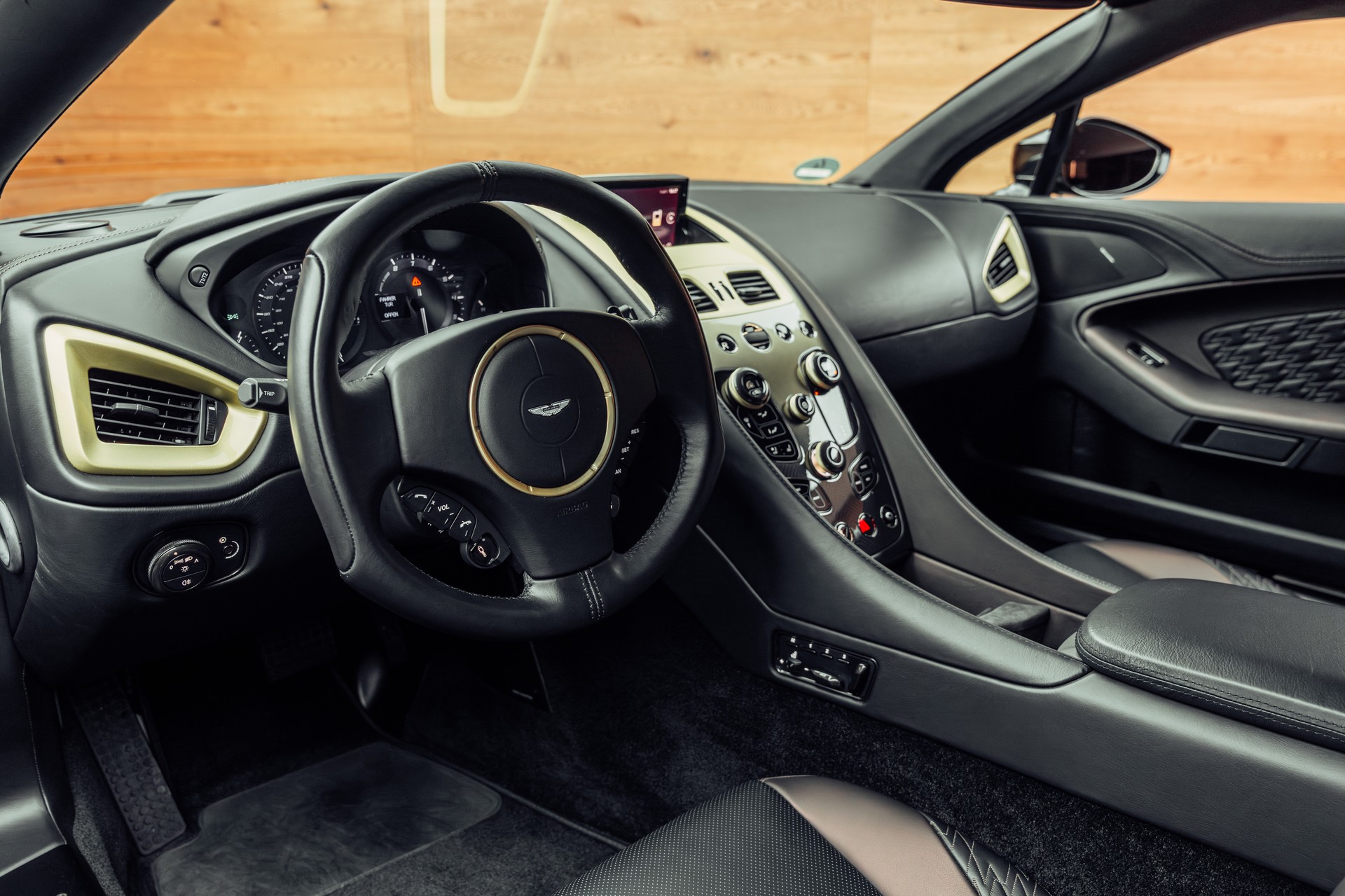 ASTON MARTIN Vanquish Zagato Coupé Villa d'Este 61/99 - 8