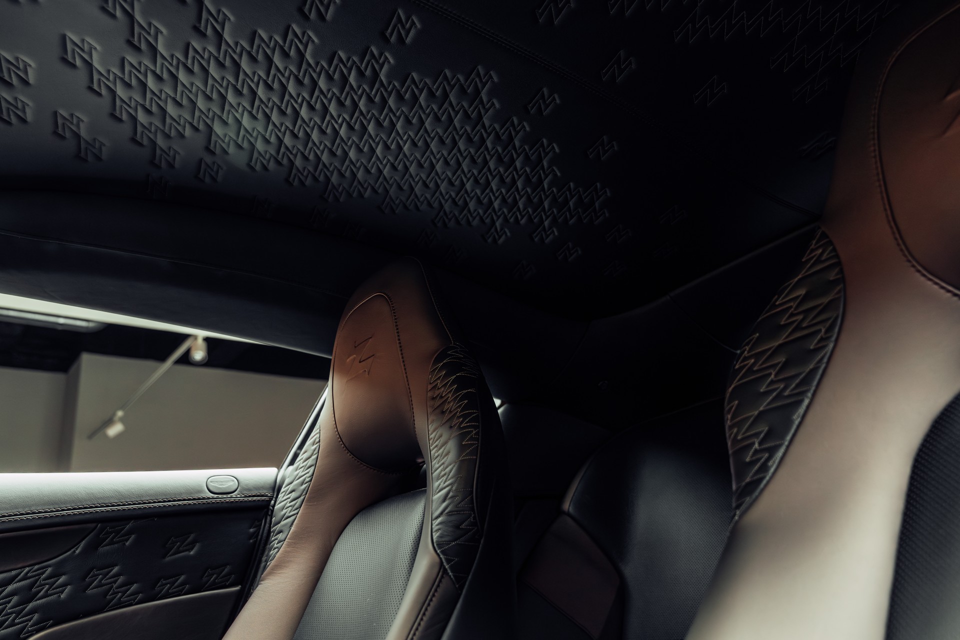 ASTON MARTIN Vanquish Zagato Coupé Villa d'Este 61/99 - 24