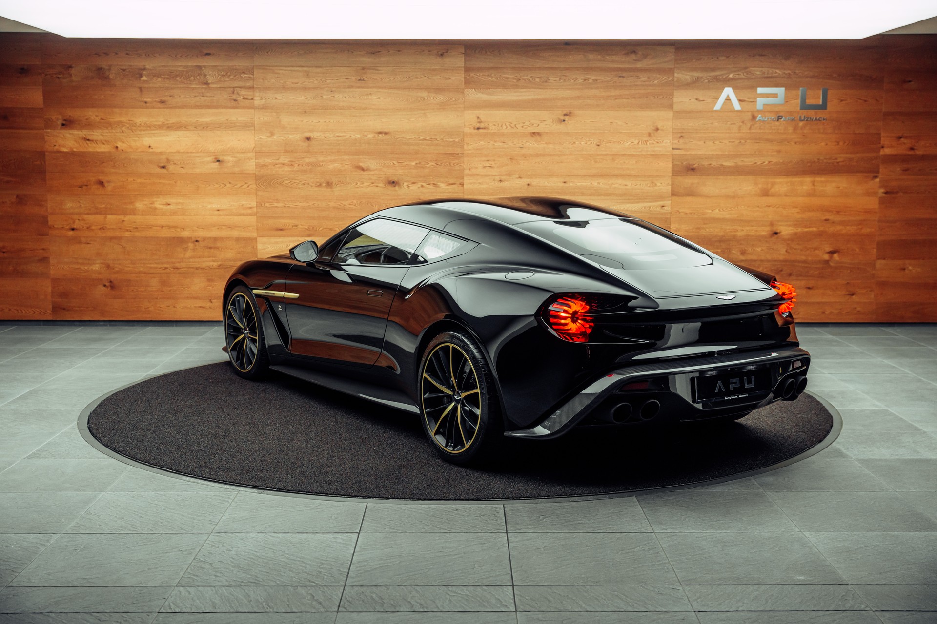 ASTON MARTIN Vanquish Zagato Coupé Villa d'Este 61/99 - 4