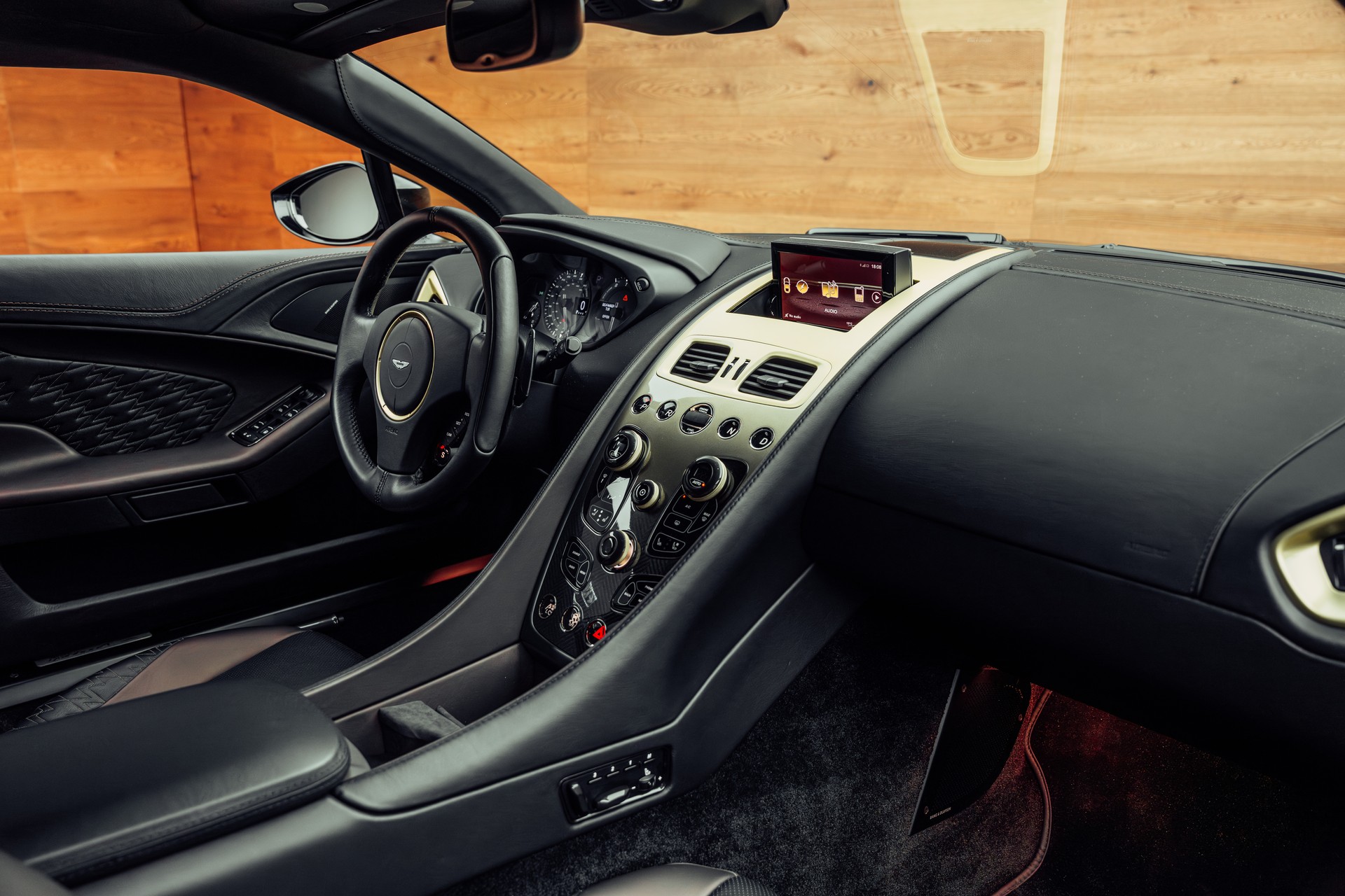 ASTON MARTIN Vanquish Zagato Coupé Villa d'Este 61/99 - 9