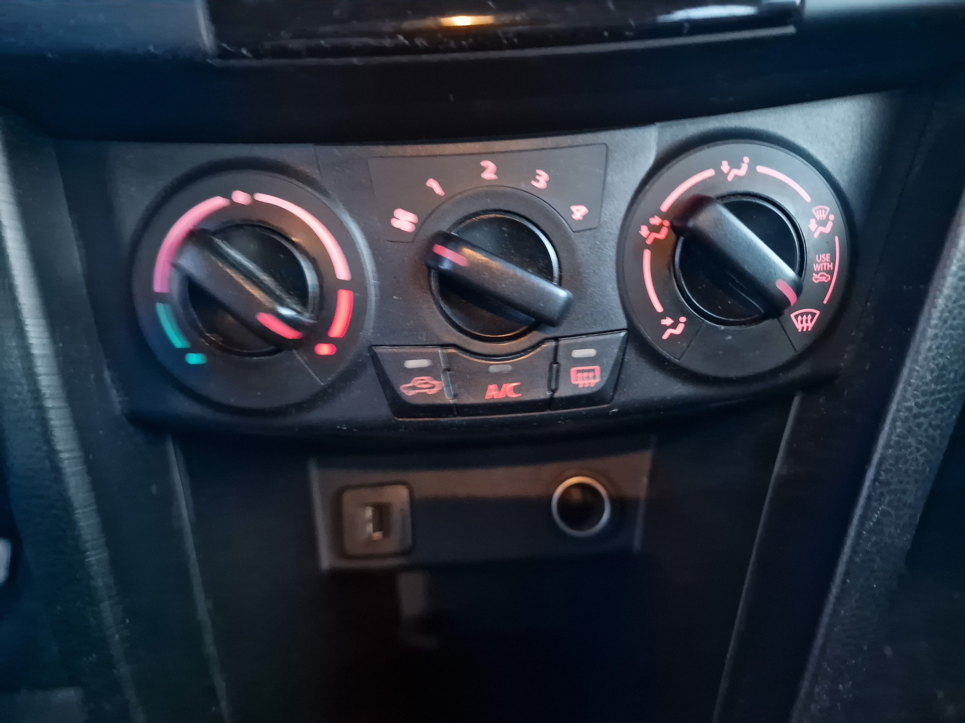 SUZUKI Swift 1.2i 16V GL 4x4 8x Rad MFK Neu 12Mt Gara - 15