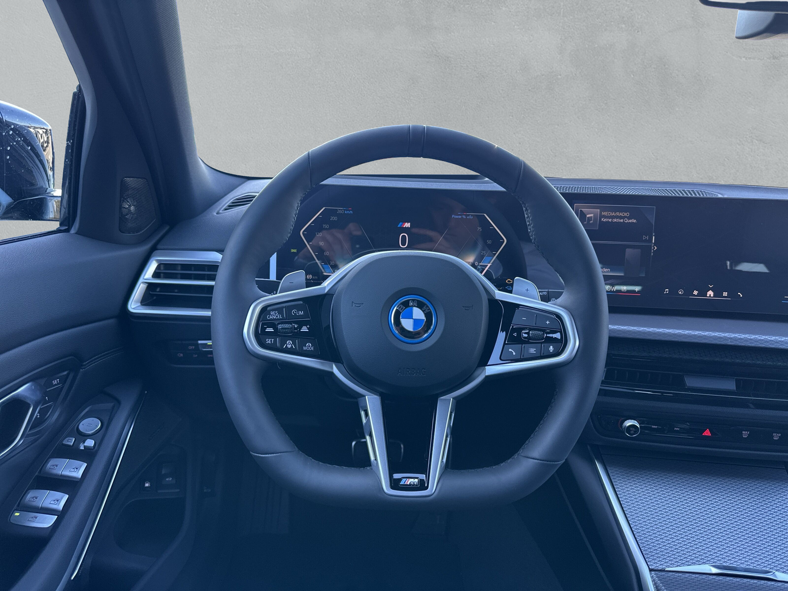 BMW 330e x DriveTouring Steptronic M Sport - 16