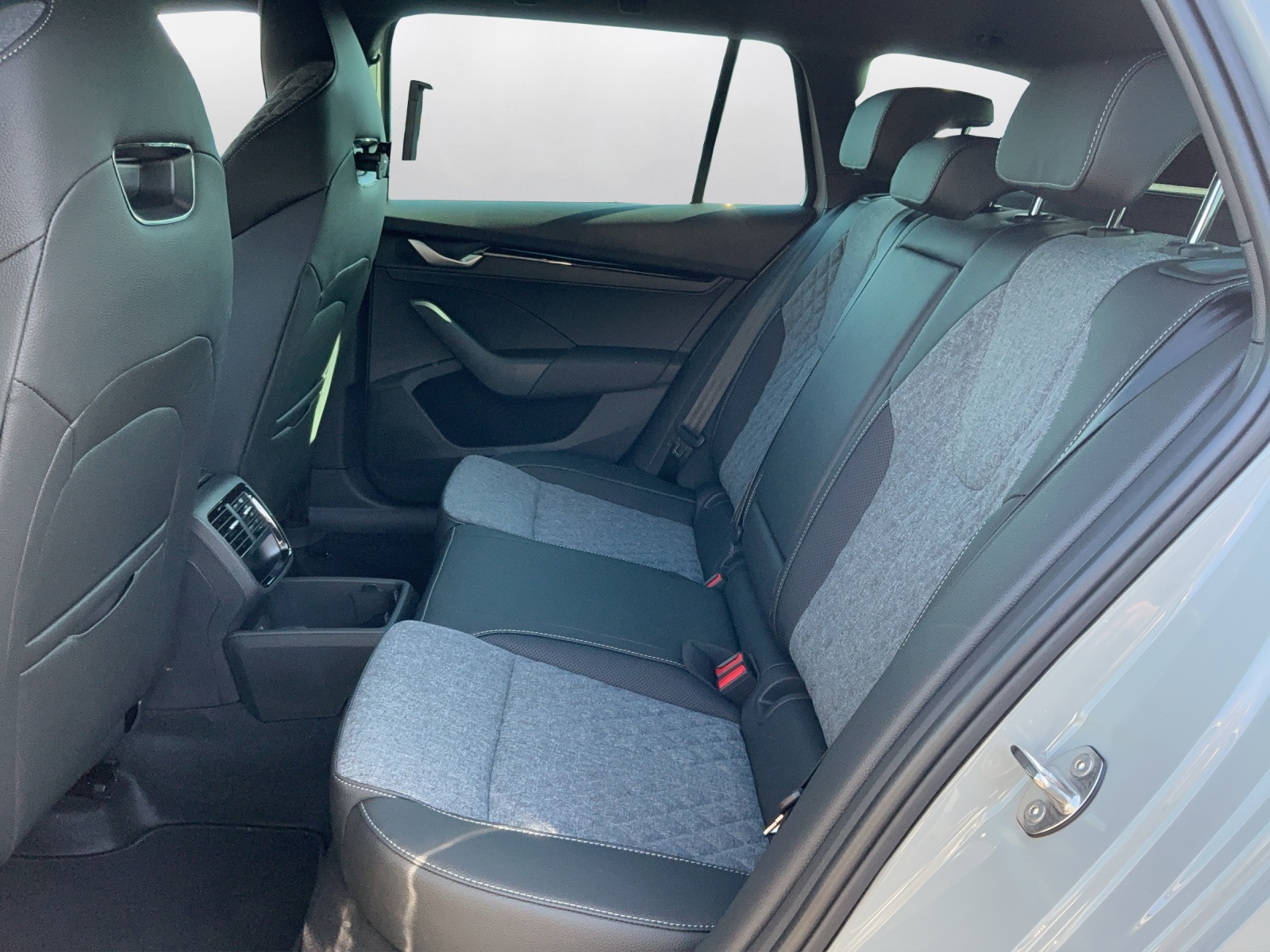 SKODA Octavia Combi 1.5 TSI mHEV DSG Sport Line - 11