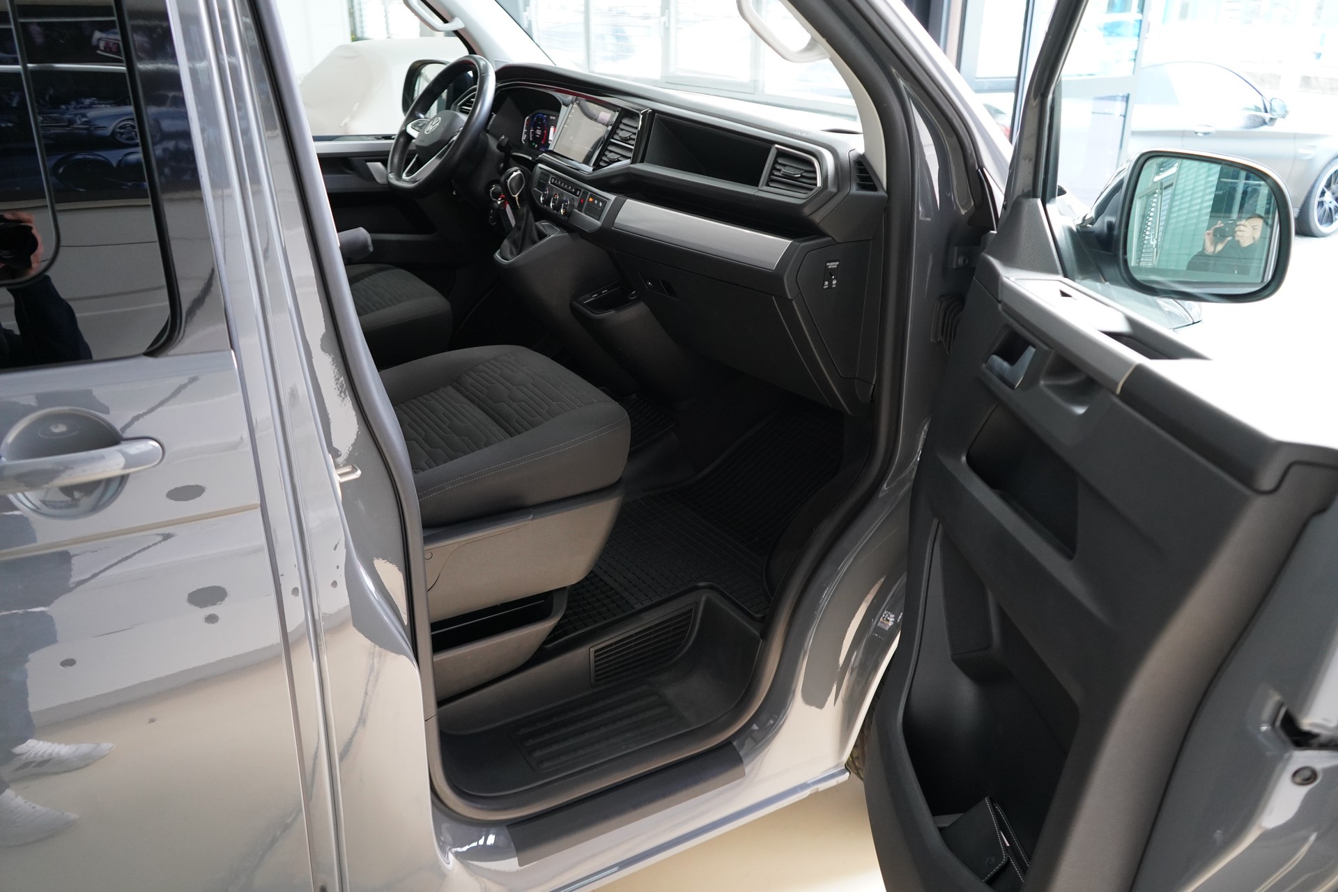 VW T6.1 Multivan 2.0 TDI Comfortline Edition DSG / Standheizung* AHK ** - 25