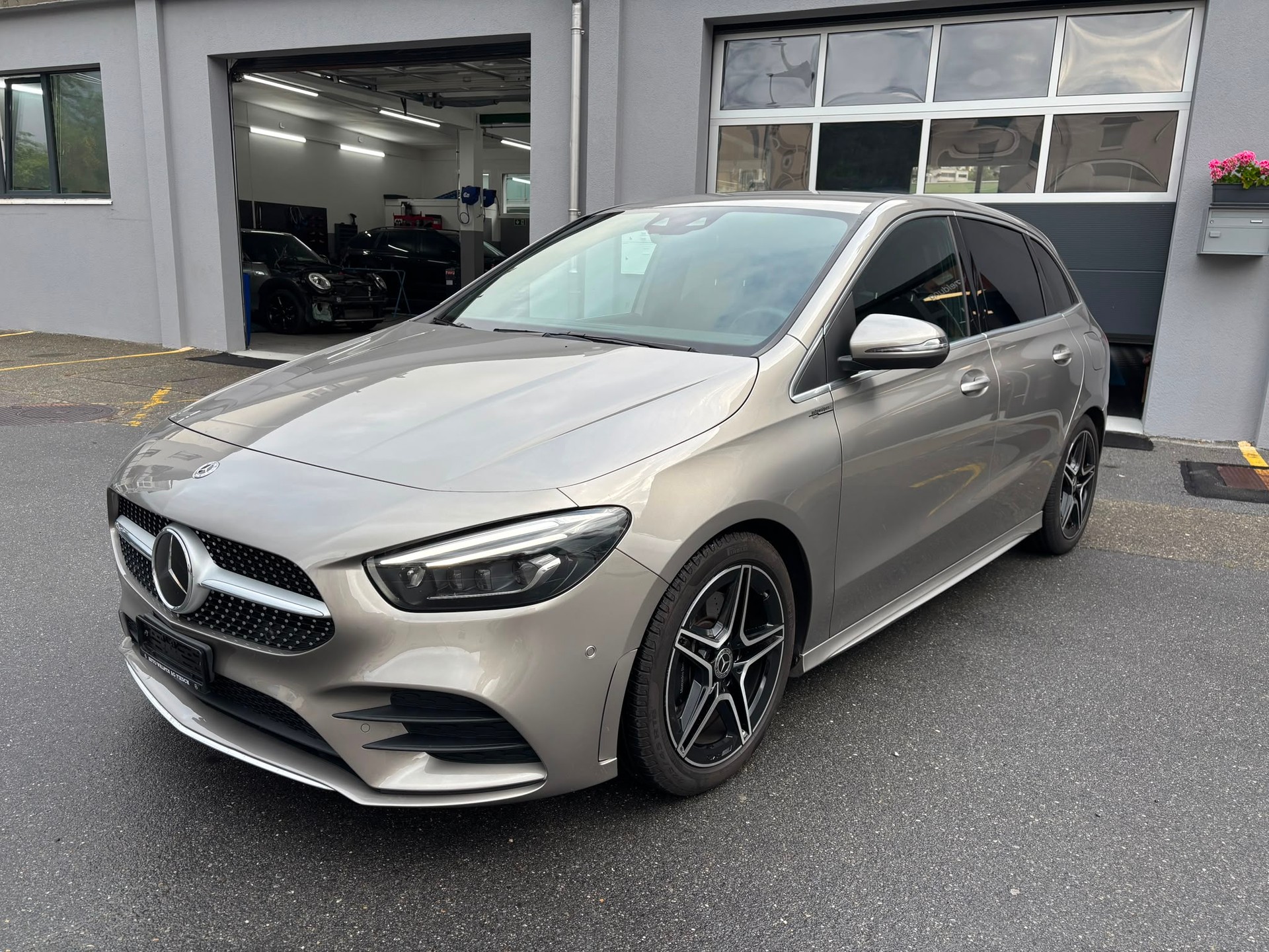 MERCEDES-BENZ B 220 4Matic AMG Line