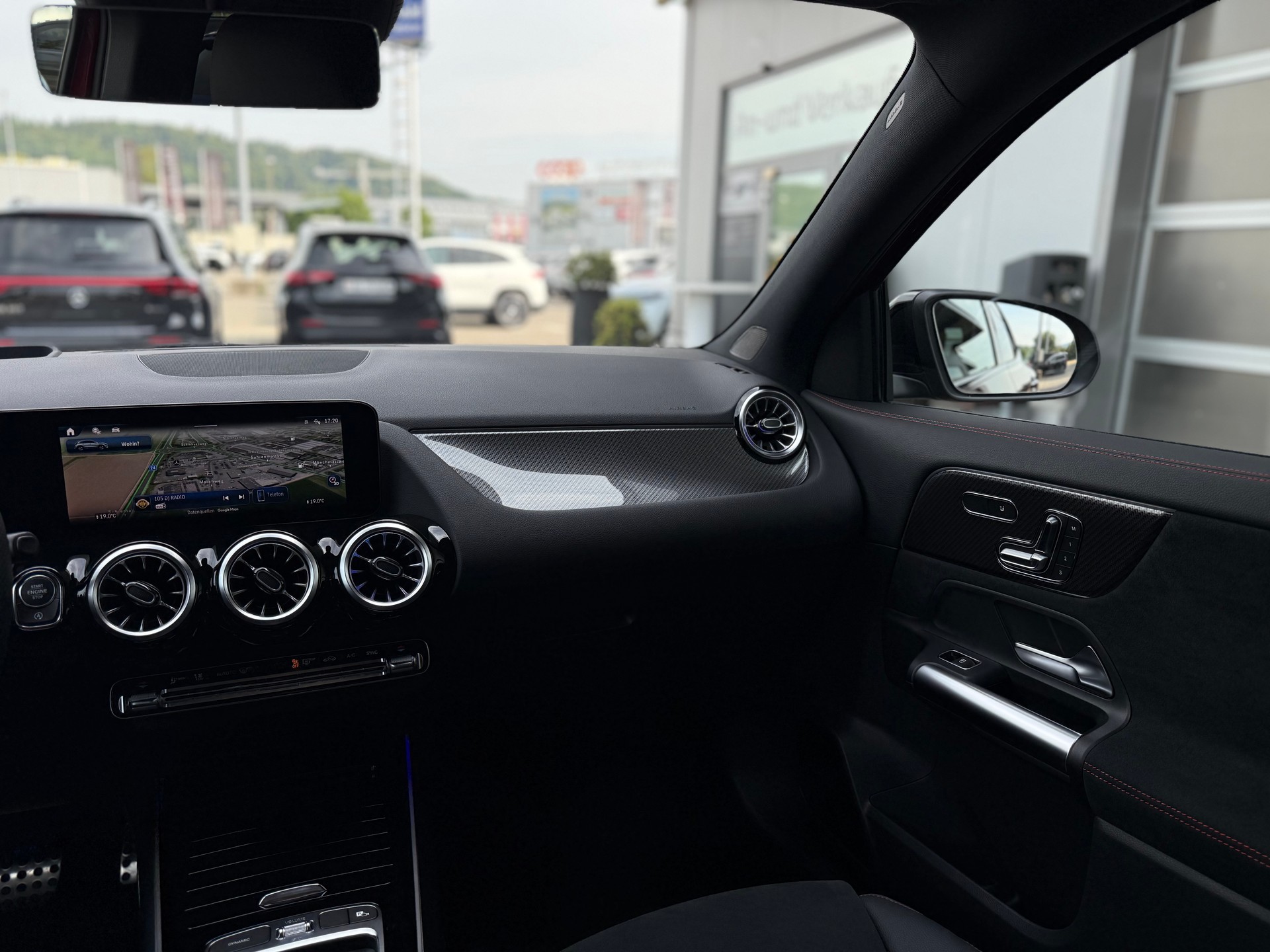 MERCEDES-BENZ GLA 200 AMG Line Night Star 7G-DCT - 7