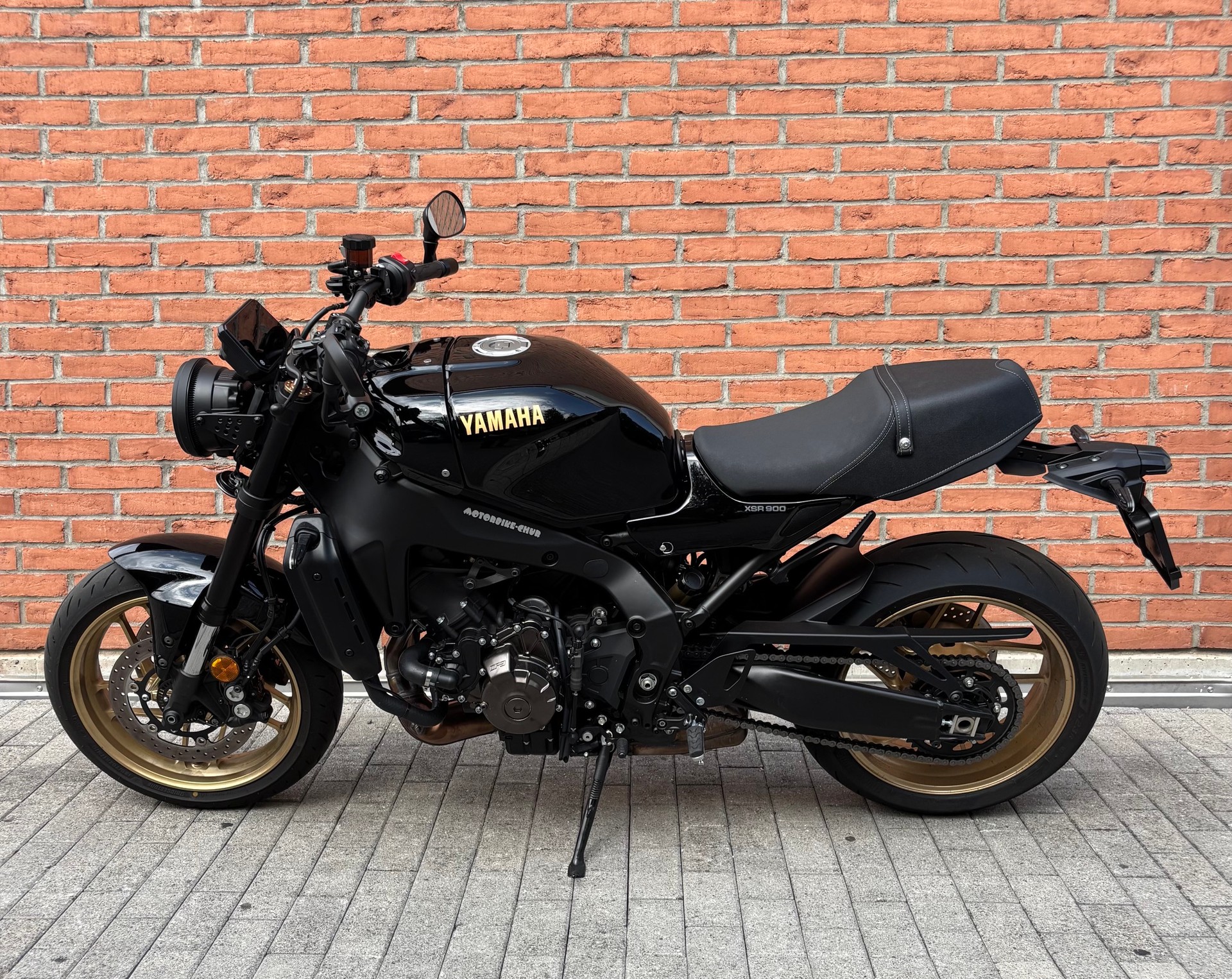 YAMAHA XSR 900 - 5