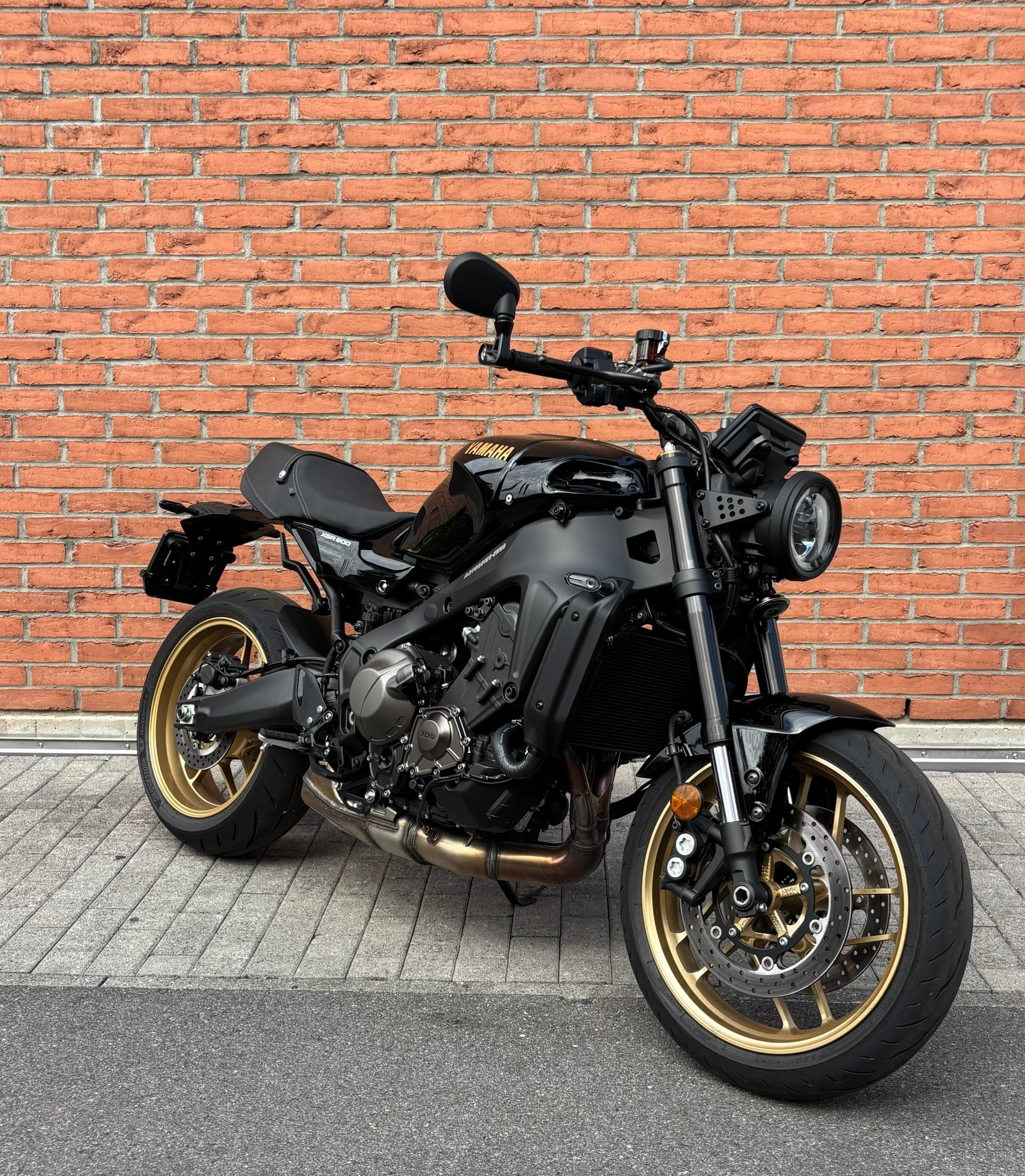 YAMAHA XSR 900 - 2