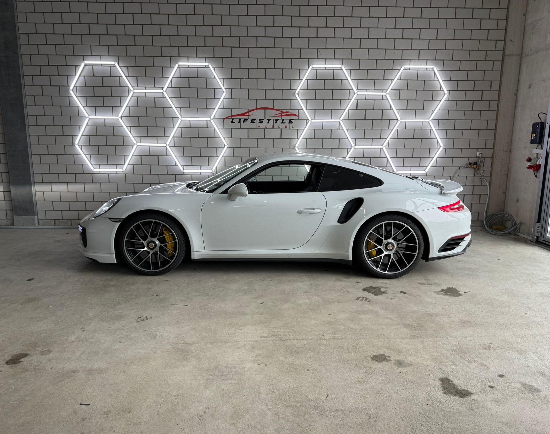PORSCHE 911 Turbo S PDK - 2
