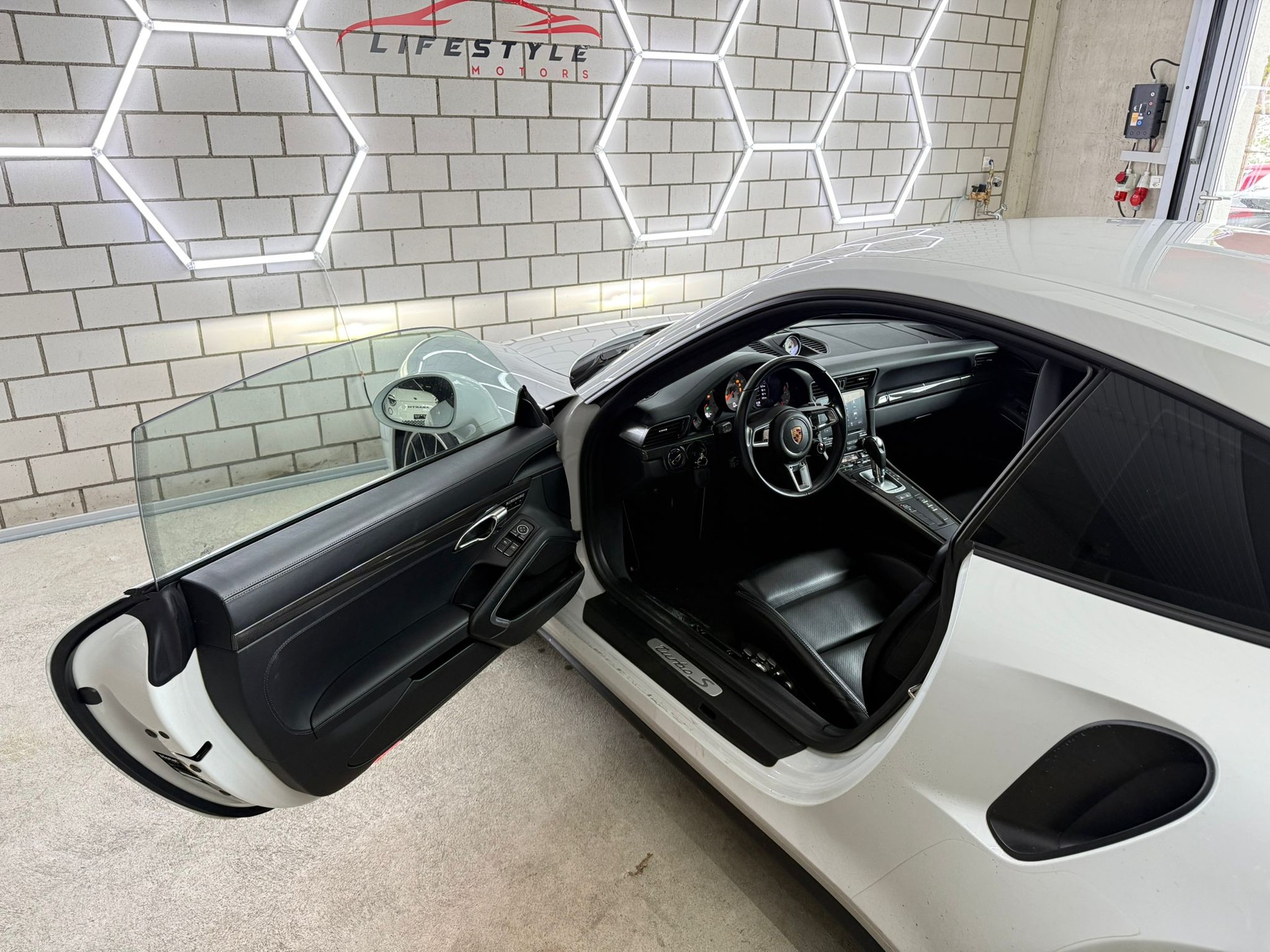 PORSCHE 911 Turbo S PDK - 5