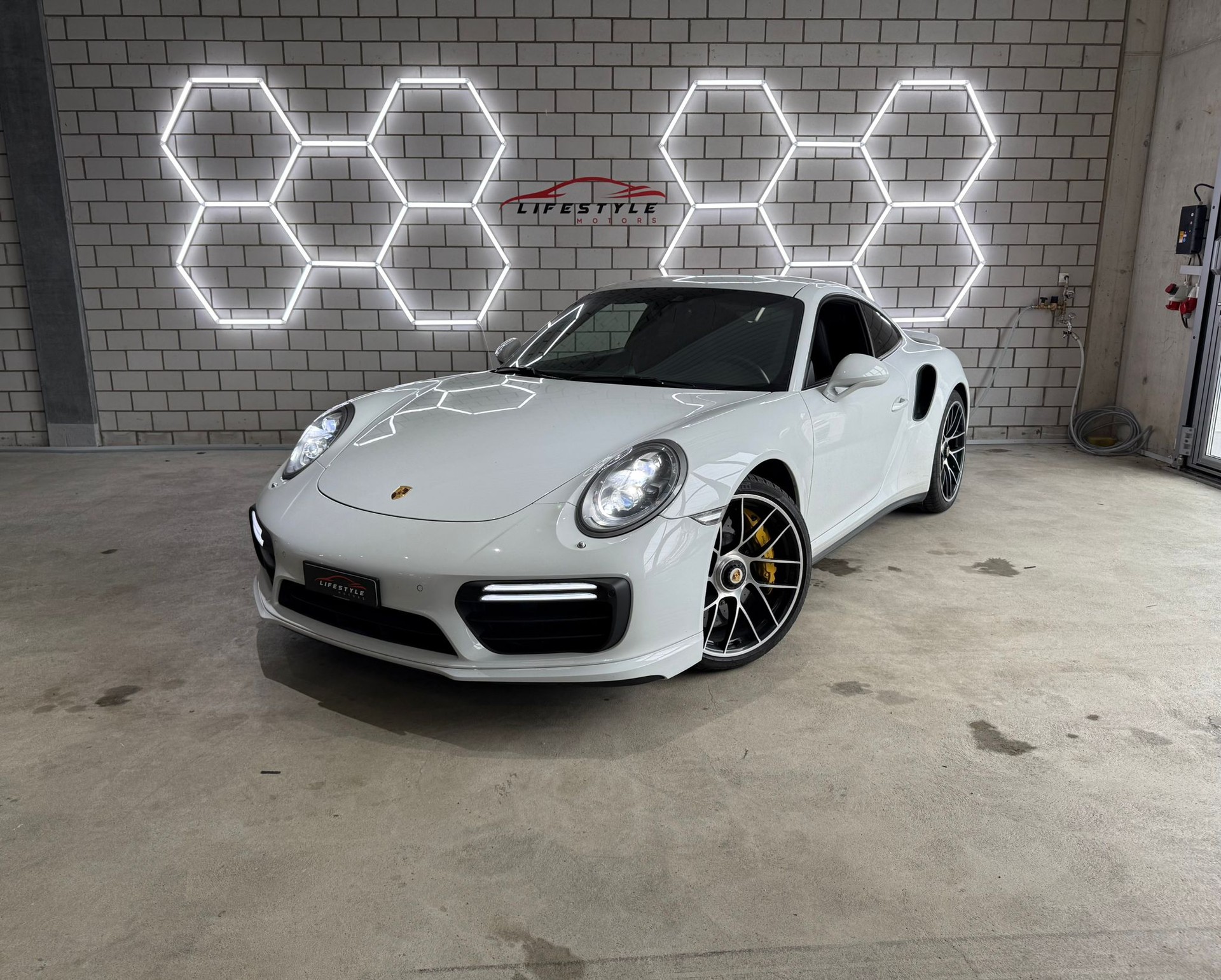 PORSCHE 911 Turbo S PDK