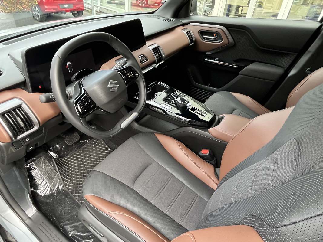 SUZUKI e Vitara Compact Top 4x4 - 3