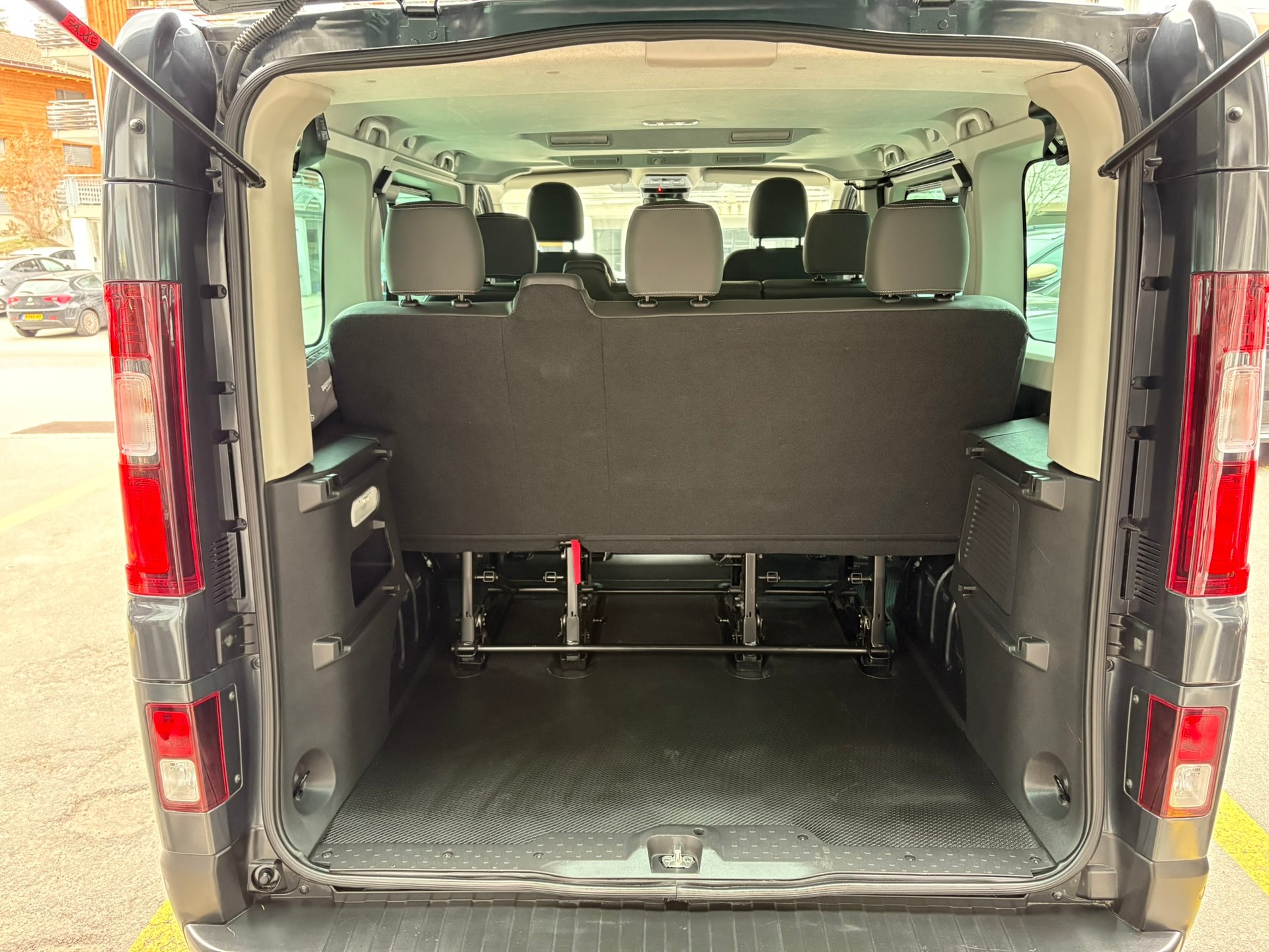 RENAULT Trafic 170 Passanger Techno EDC - 14