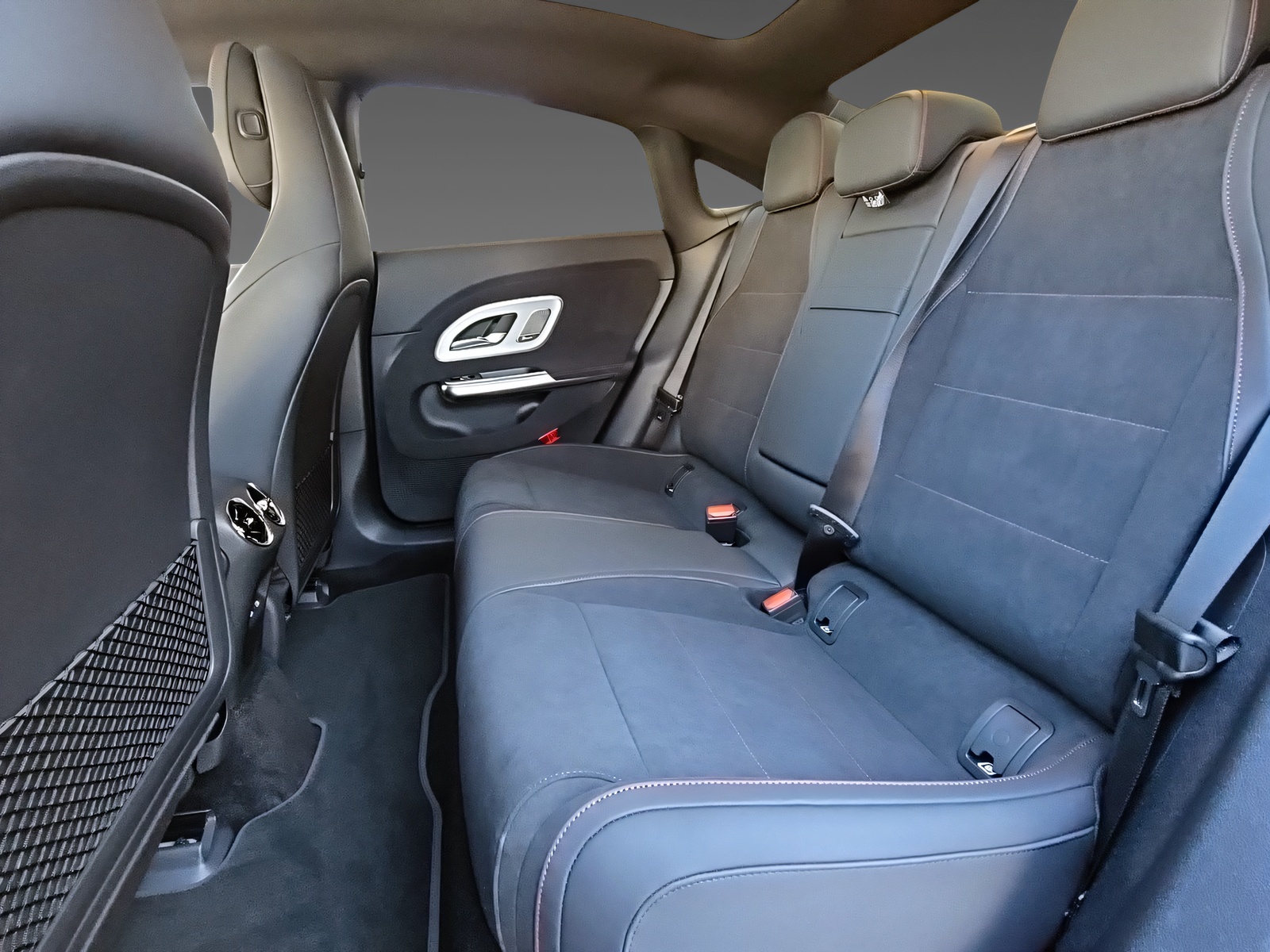 MERCEDES-BENZ CLA 350 4Matic with EQ Technologie - 16