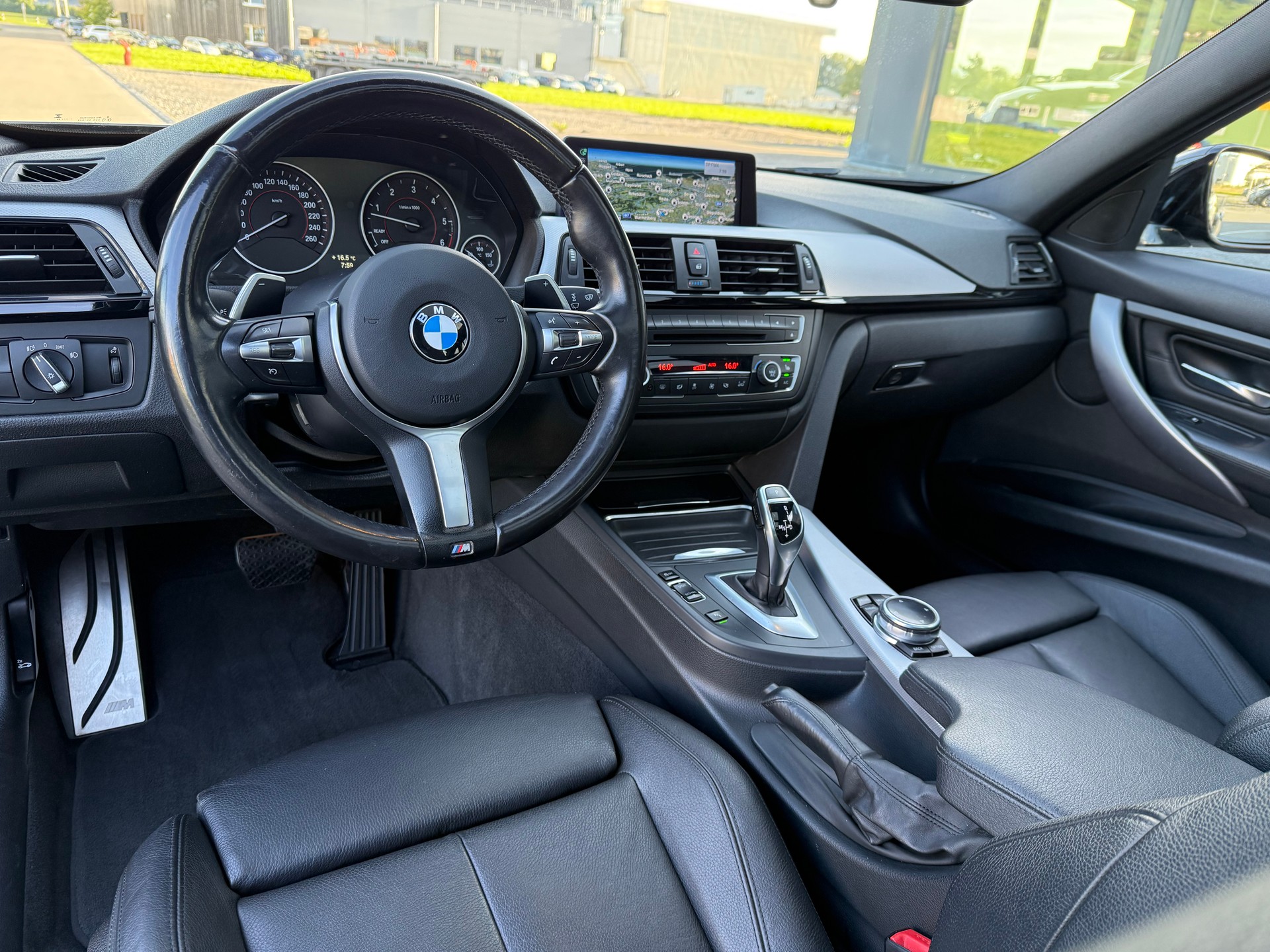BMW 335d xDrive Touring Steptronic - 13