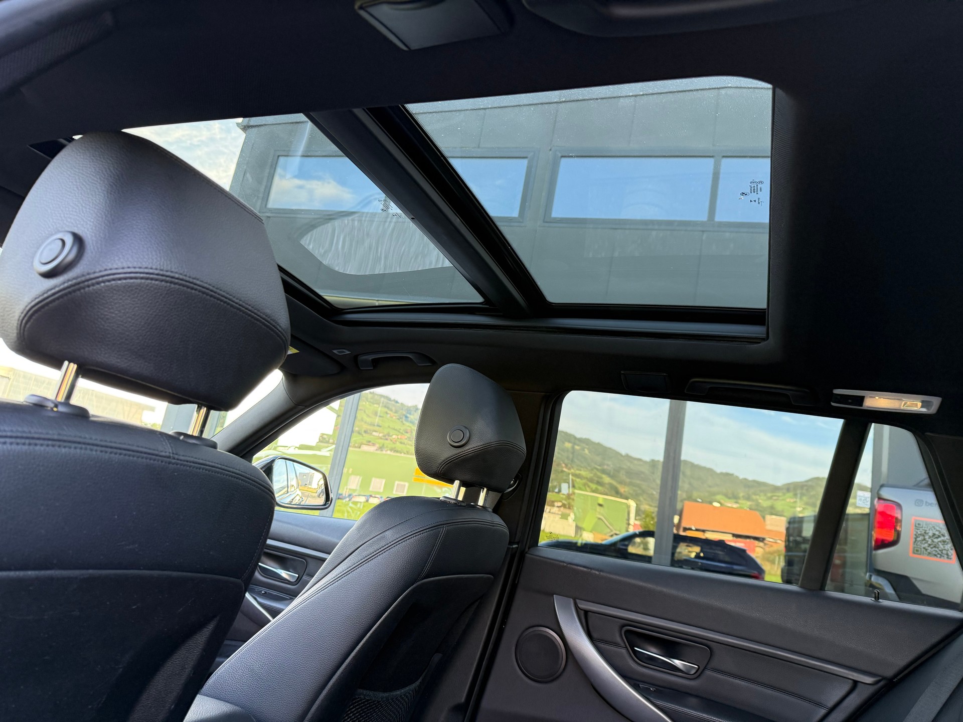 BMW 335d xDrive Touring Steptronic - 14