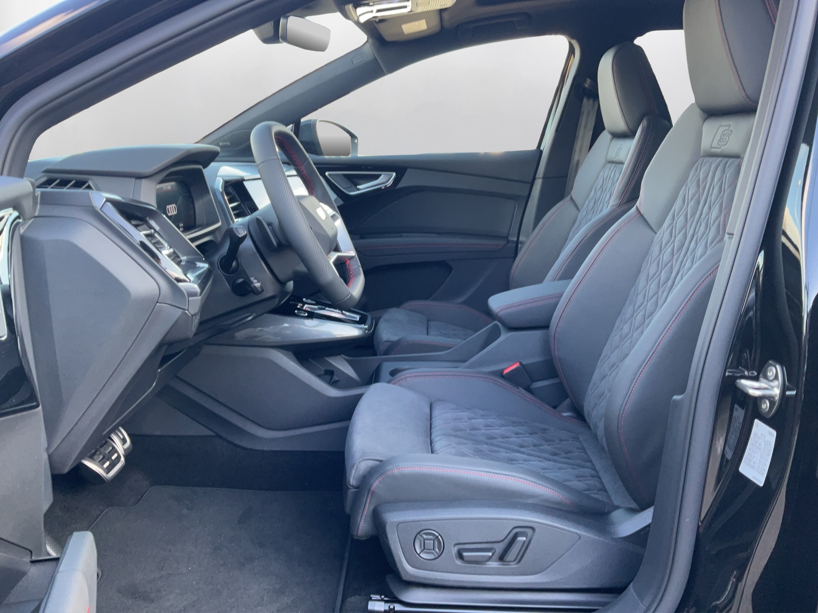 AUDI Q4 e-tron 45 Edition Swiss Ski quattro - 10