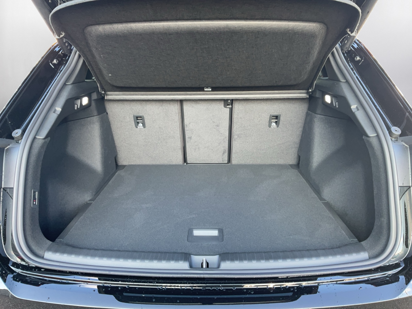 AUDI Q4 e-tron 45 Edition Swiss Ski quattro - 12