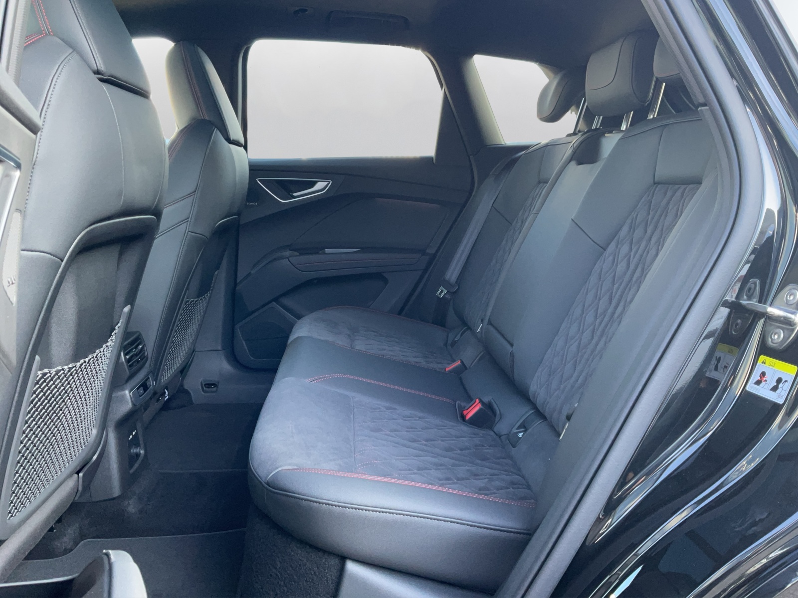 AUDI Q4 e-tron 45 Edition Swiss Ski quattro - 11