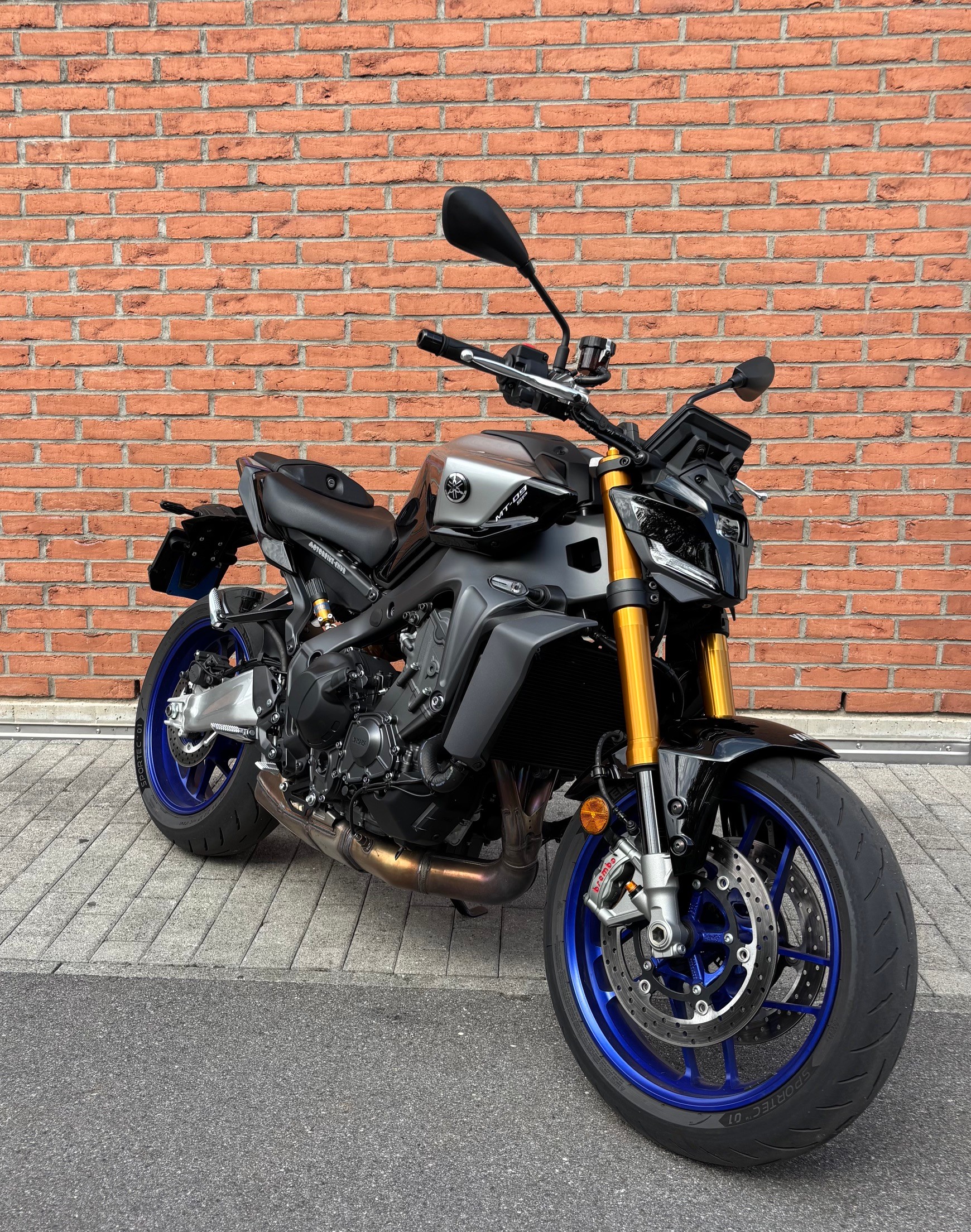 YAMAHA MT-09 SP - 2
