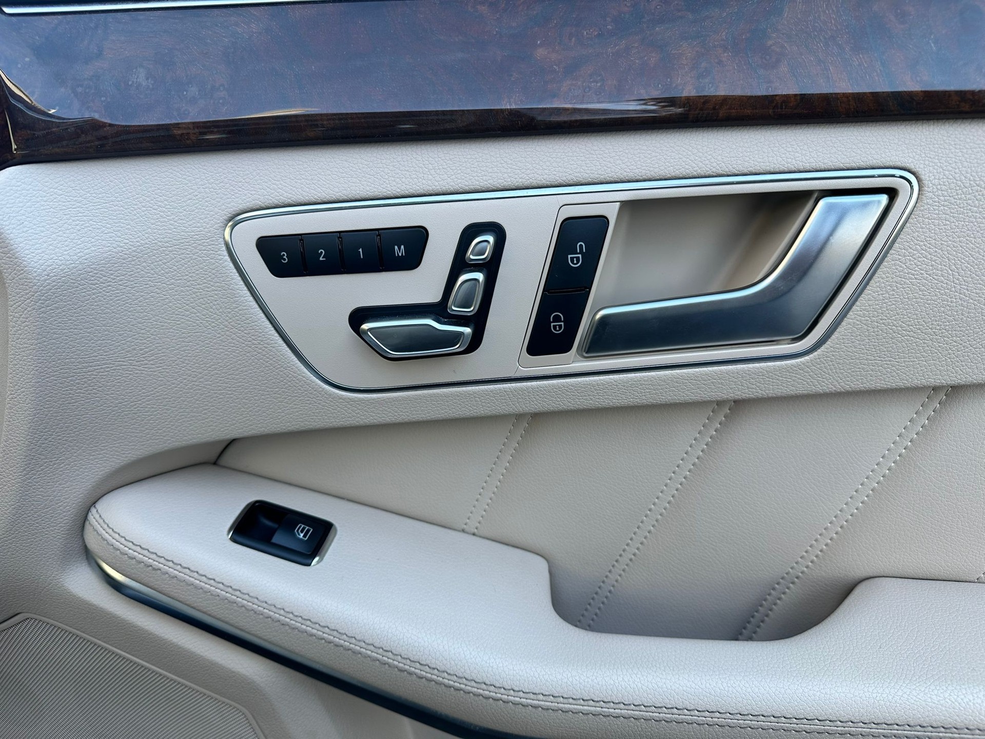 MERCEDES-BENZ E 250 CDI Elégance 4Matic 7G-Tronic - 13