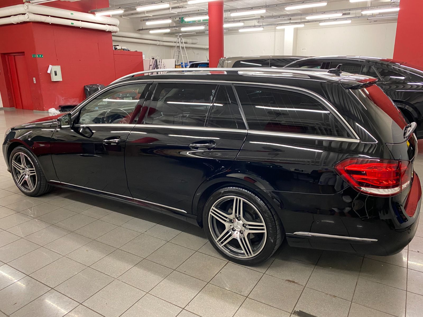 MERCEDES-BENZ E 250 CDI Elégance 4Matic 7G-Tronic - 23