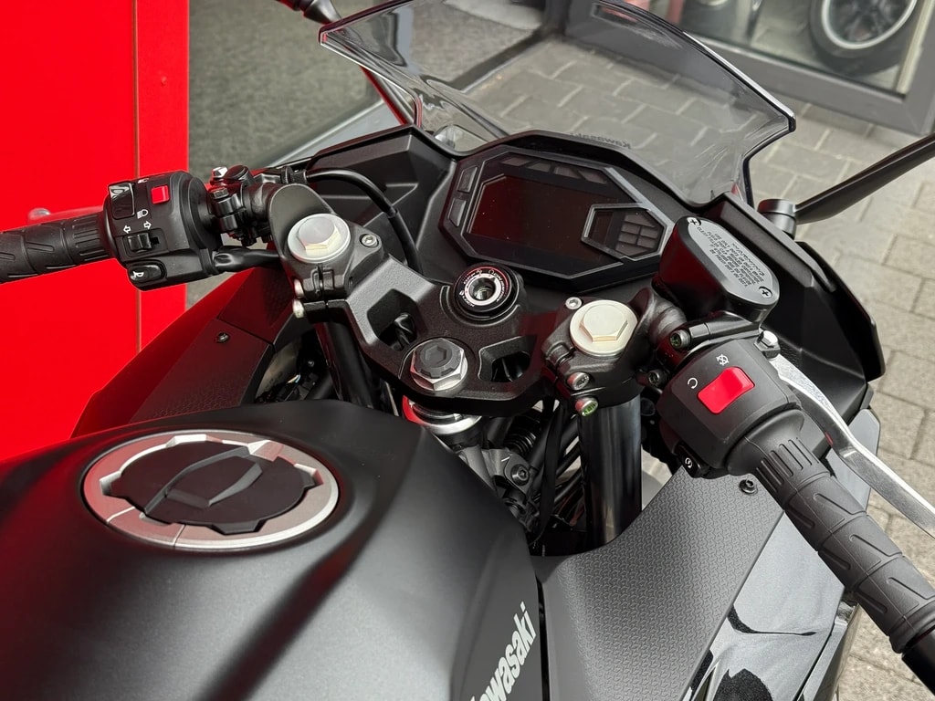 KAWASAKI Ninja 500 - 3