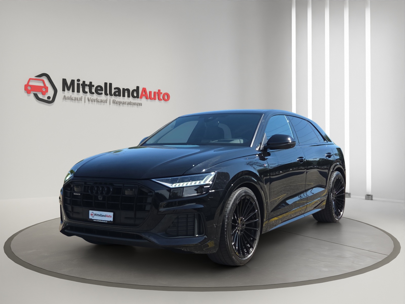 AUDI Q8