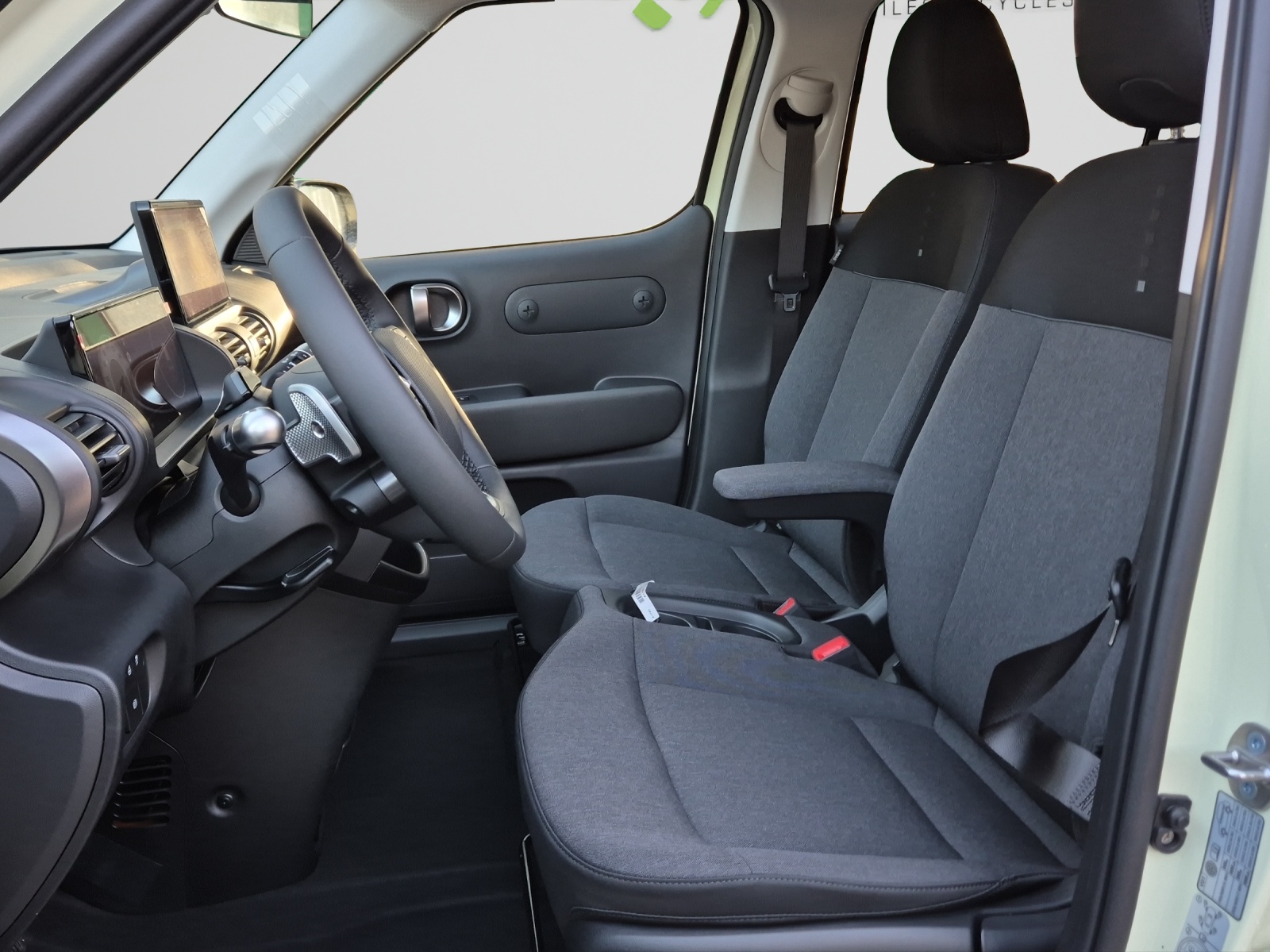 HYUNDAI Inster 49kWh Amplia - 11