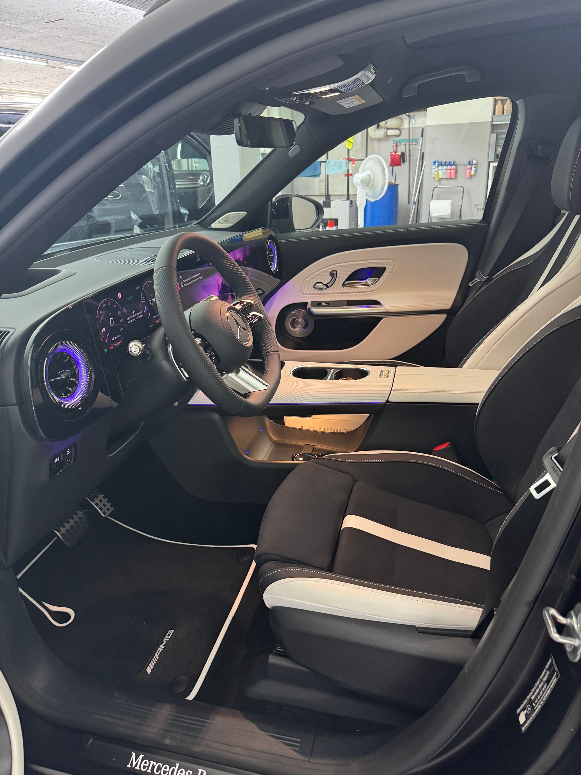 MERCEDES-BENZ GLB 220 4MATIC - 8
