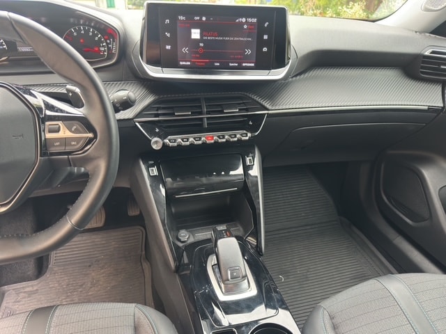 PEUGEOT 2008 1.2 PureTech Allure Pack EAT8 - 14