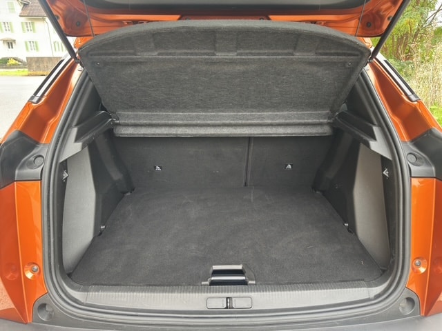 PEUGEOT 2008 1.2 PureTech Allure Pack EAT8 - 12