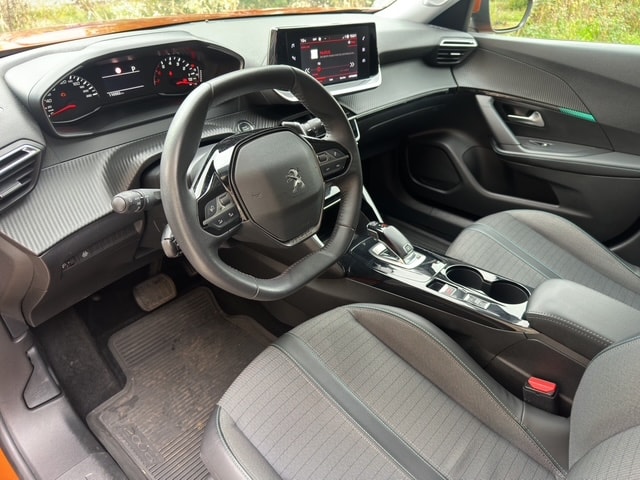 PEUGEOT 2008 1.2 PureTech Allure Pack EAT8 - 6