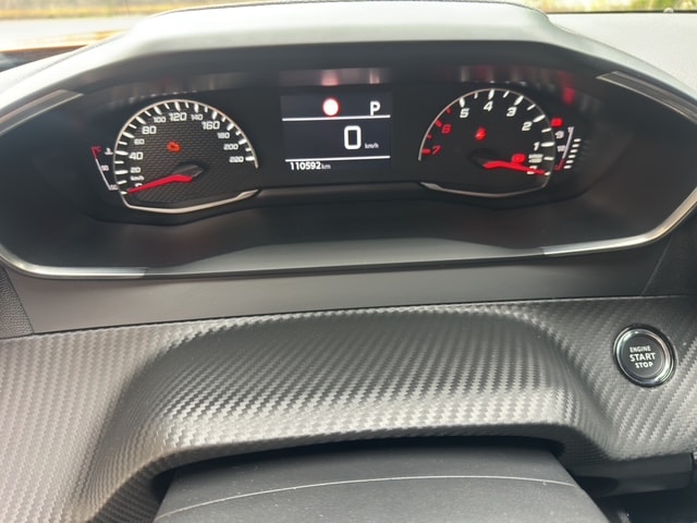 PEUGEOT 2008 1.2 PureTech Allure Pack EAT8 - 9