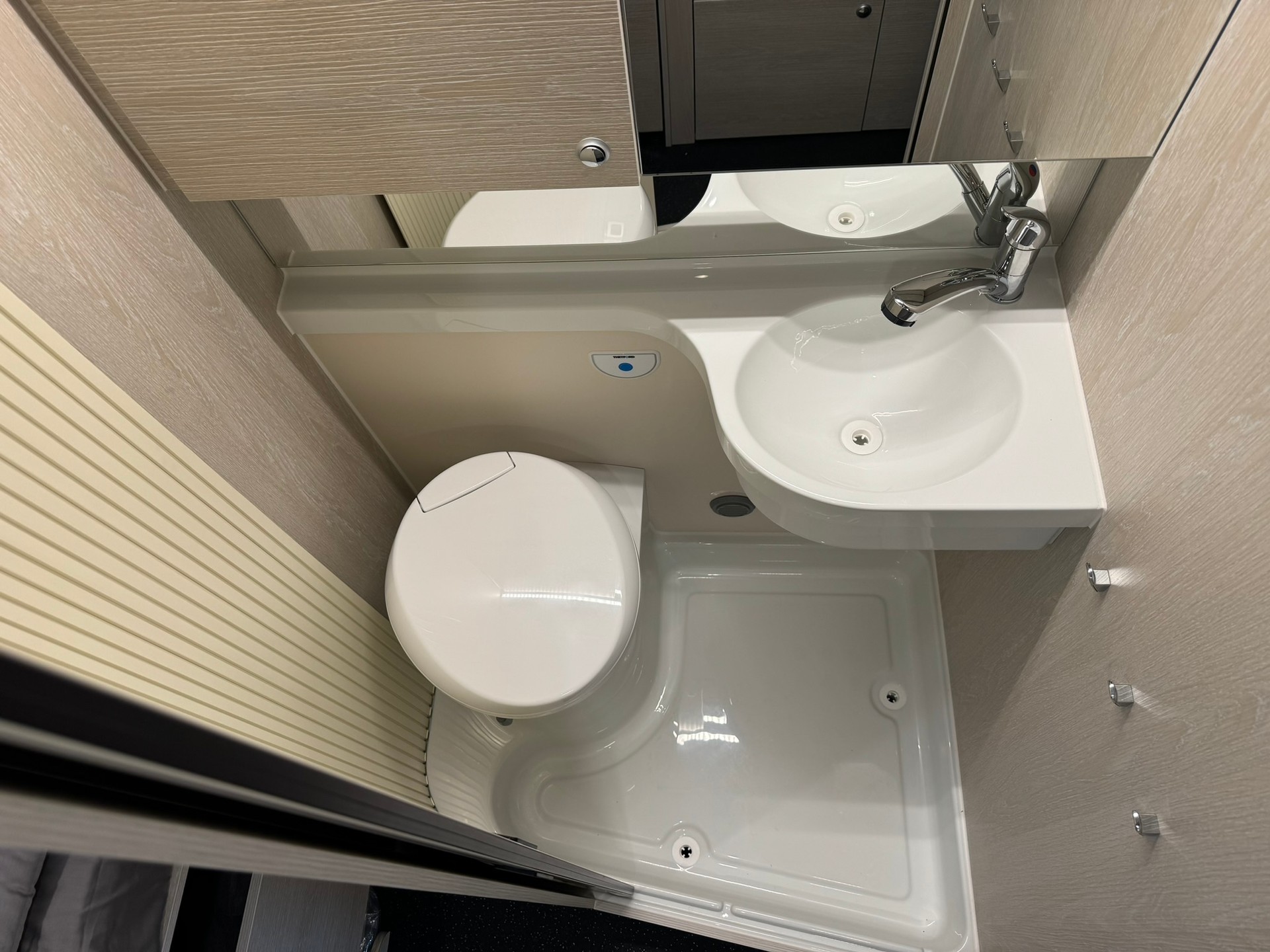 TOURNE MOBIL 6.4 - 180 PS Cruise / Heavy / Automat - 7