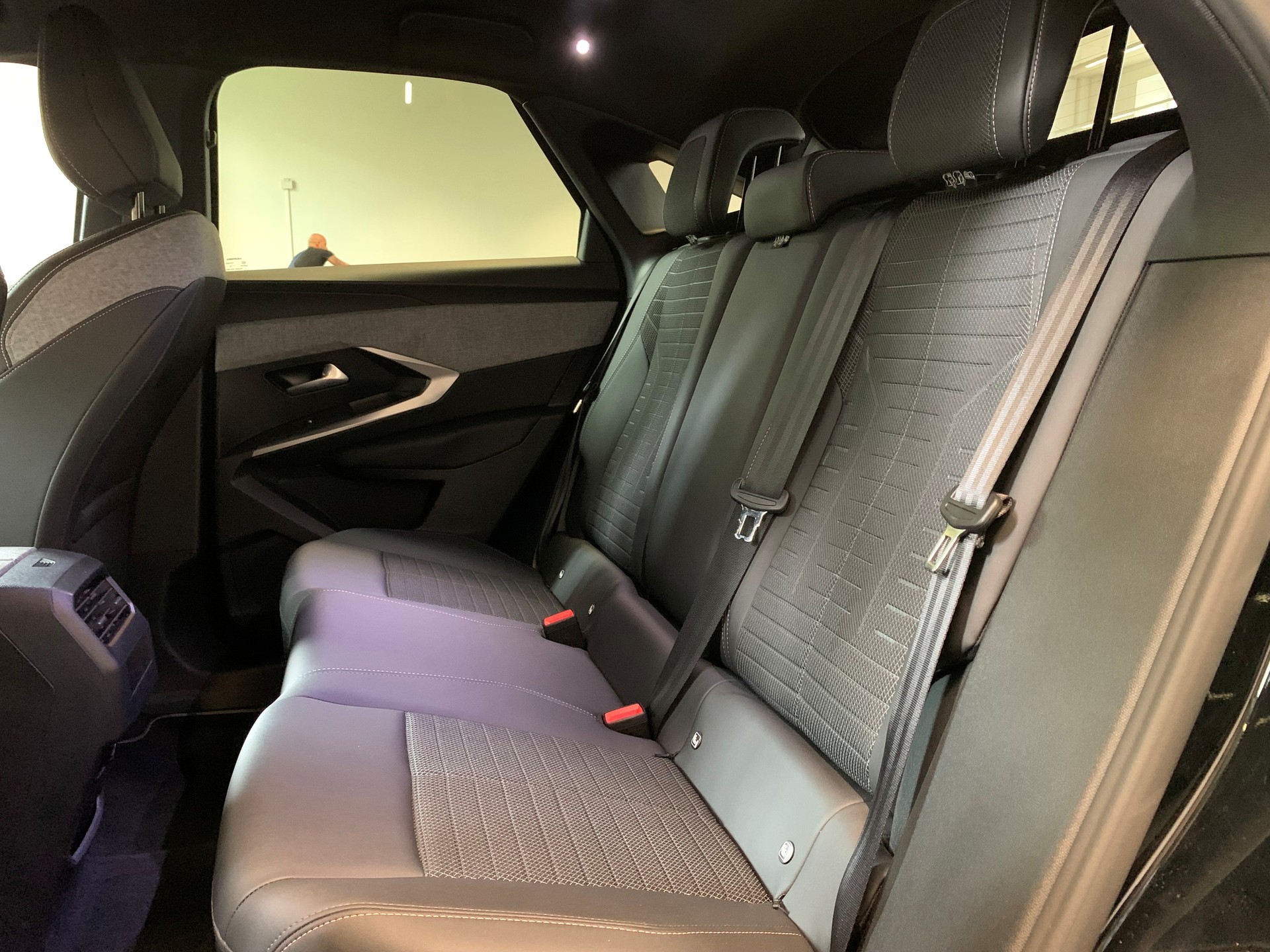 PEUGEOT 3008 145 e-DSC6 Hybrid Allure - 10
