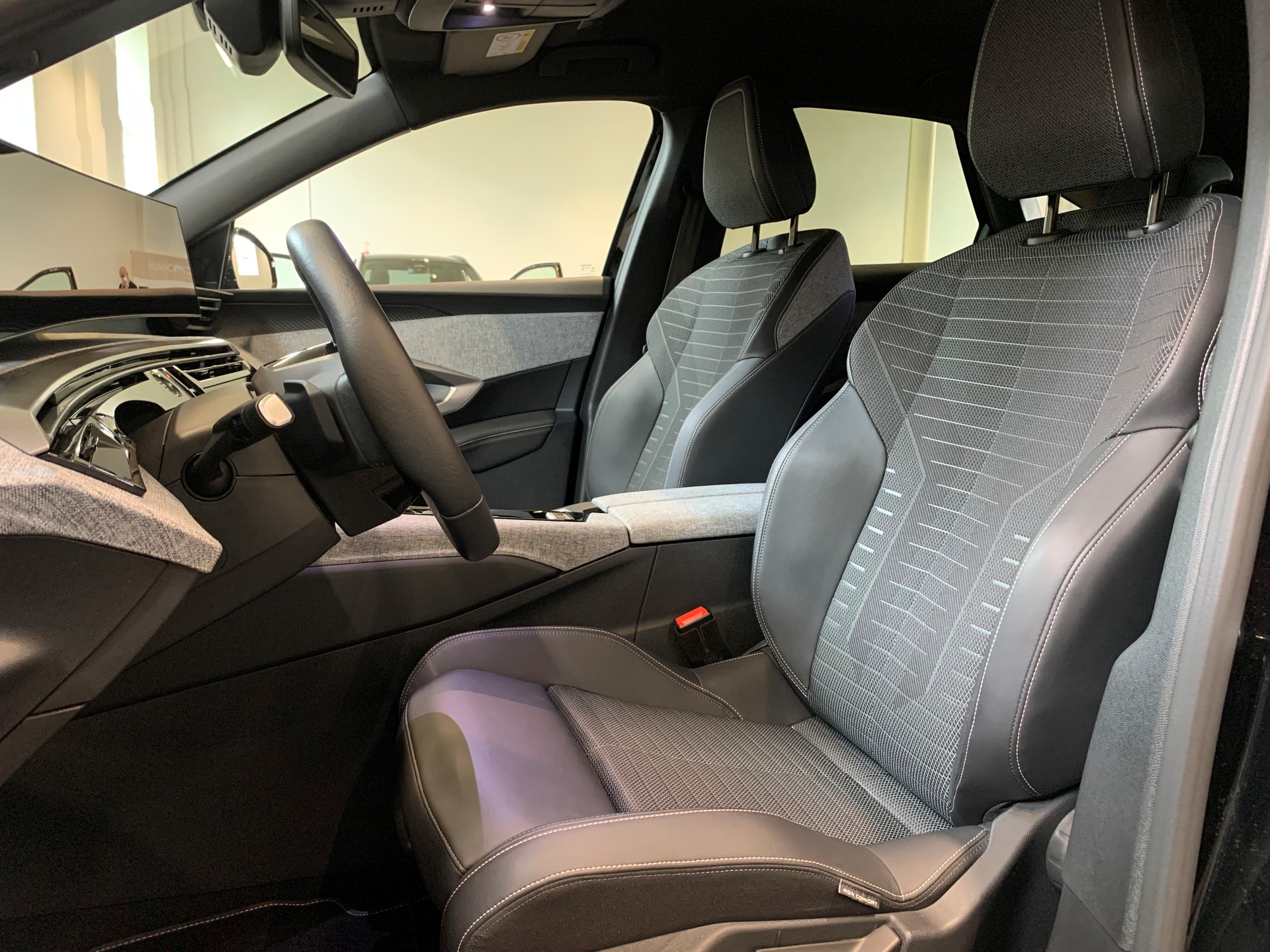 PEUGEOT 3008 145 e-DSC6 Hybrid Allure - 9