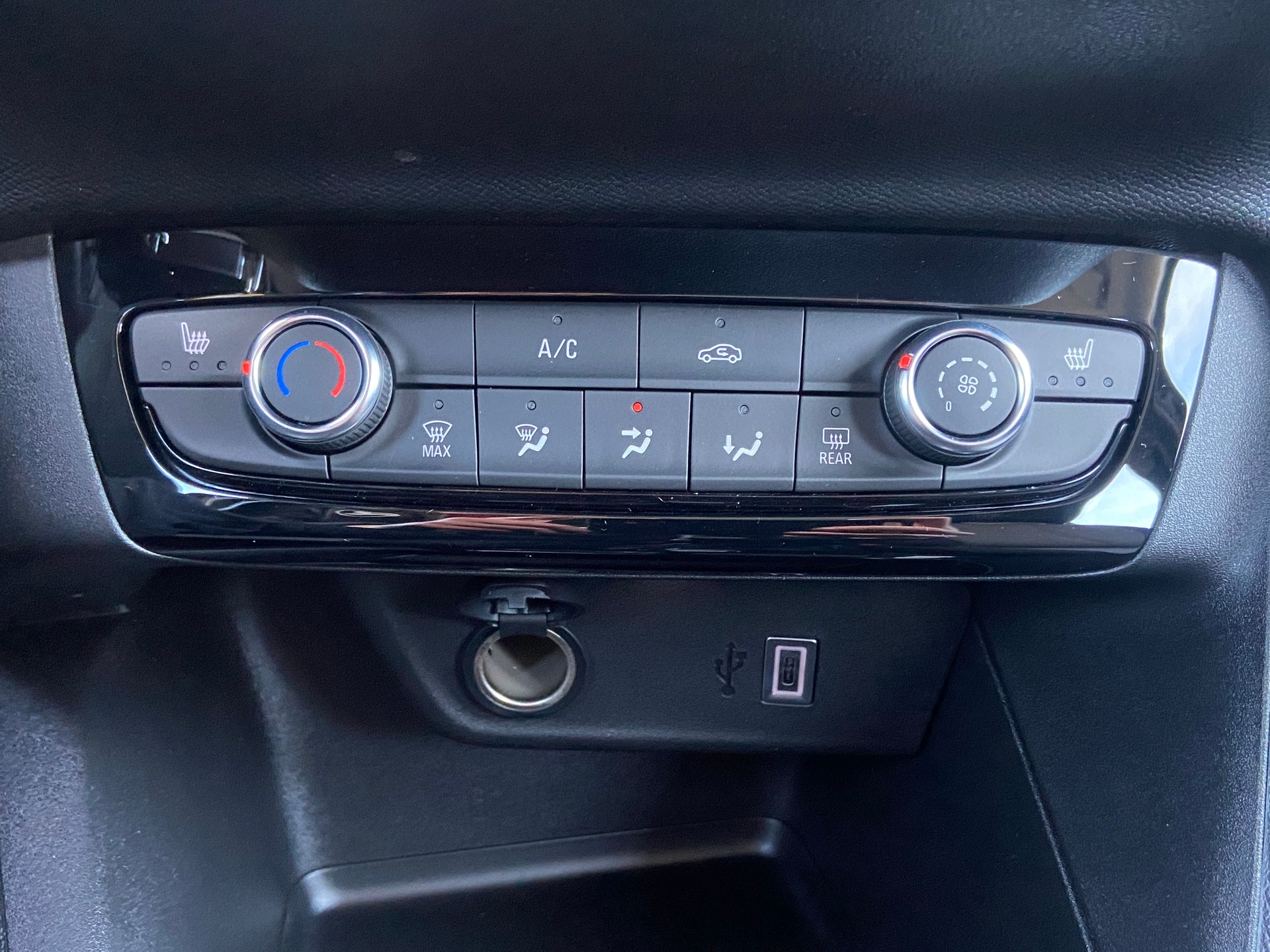 OPEL Corsa 1.2 Edition Automat - 9