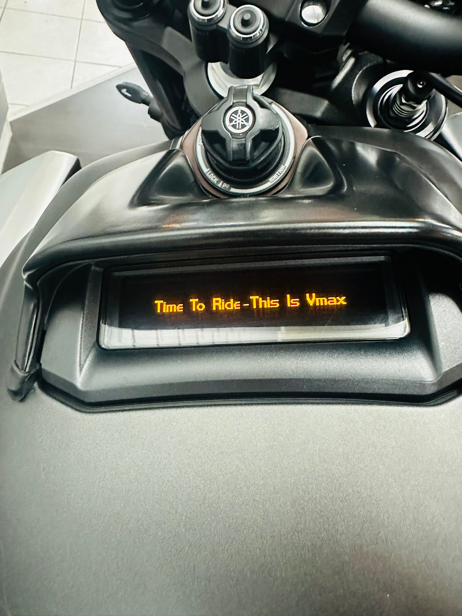 YAMAHA V-MAX 1700 - 10