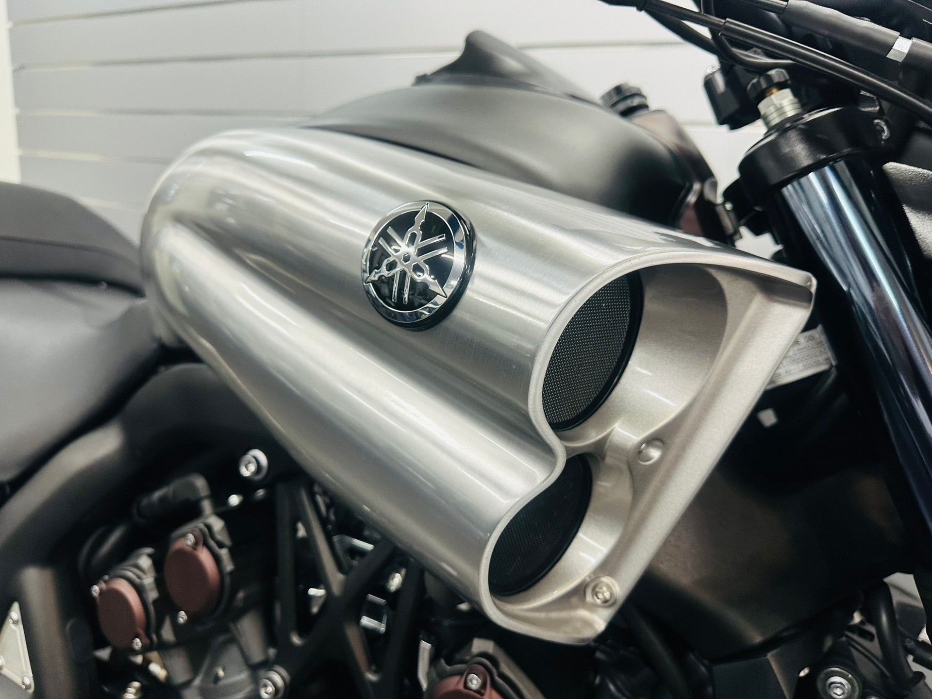 YAMAHA V-MAX 1700 - 4