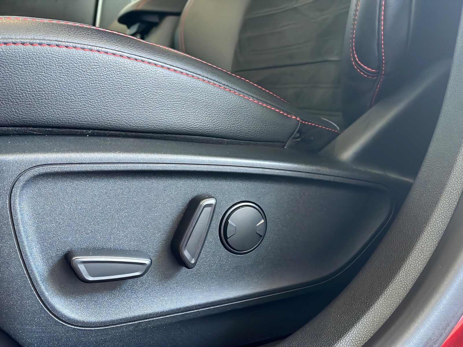 FORD Kuga 2.5 Plug-in Hybrid ST-Line X - 12