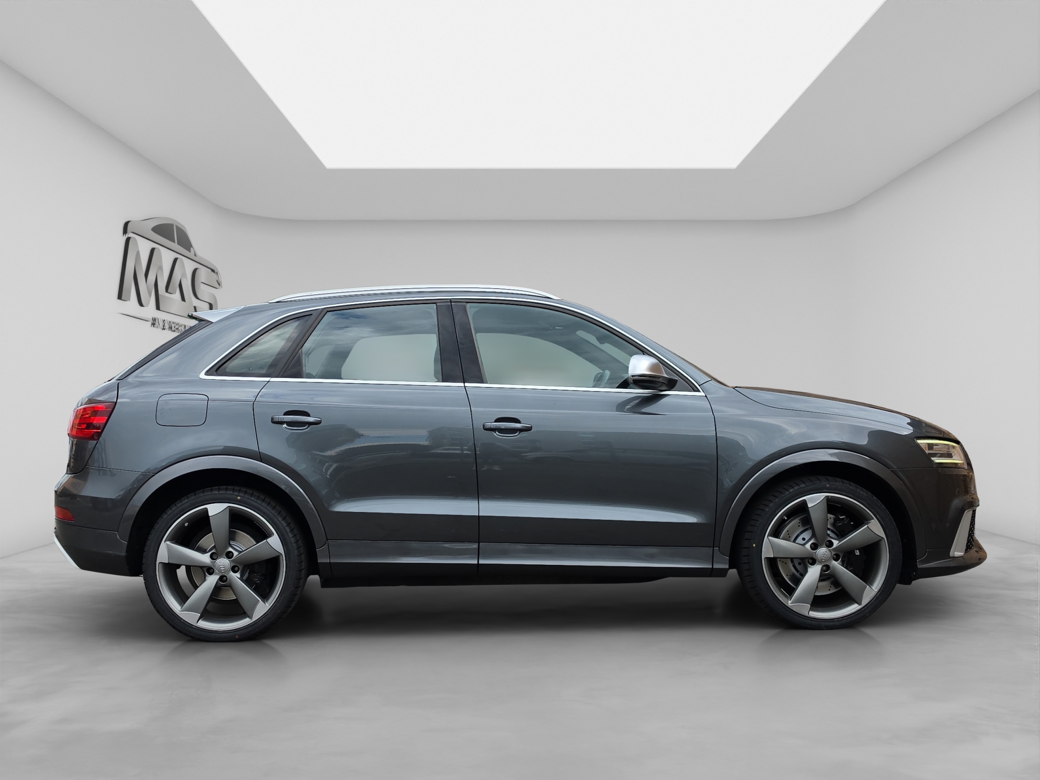 AUDI RS Q3 7