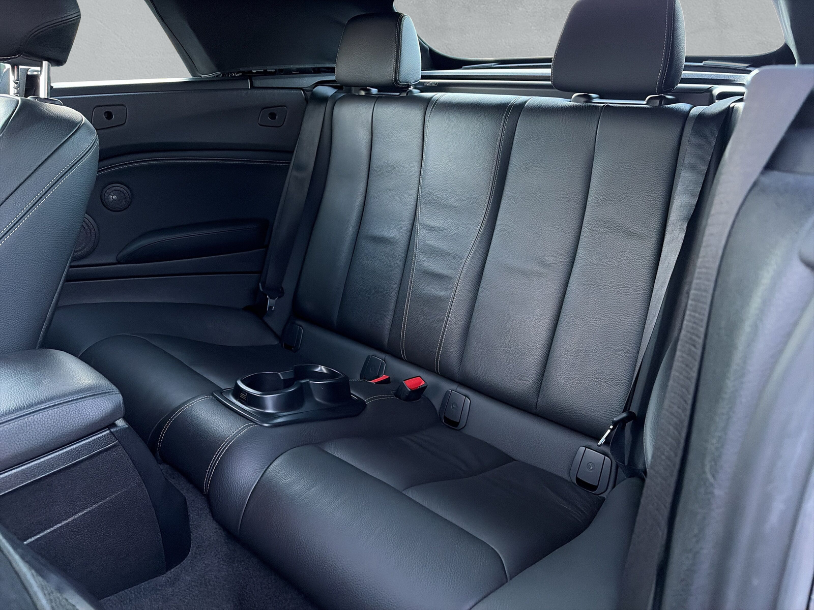 BMW 220i Cabrio M Sport F23 (CH) - 12